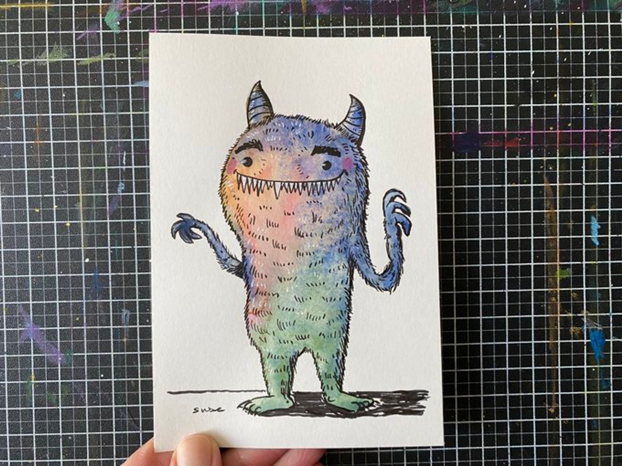 Bildbeschreibung
Ein niedliches Aquarellmonsterchen mit buntem Fell.