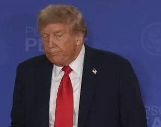 trump doing a derpy face