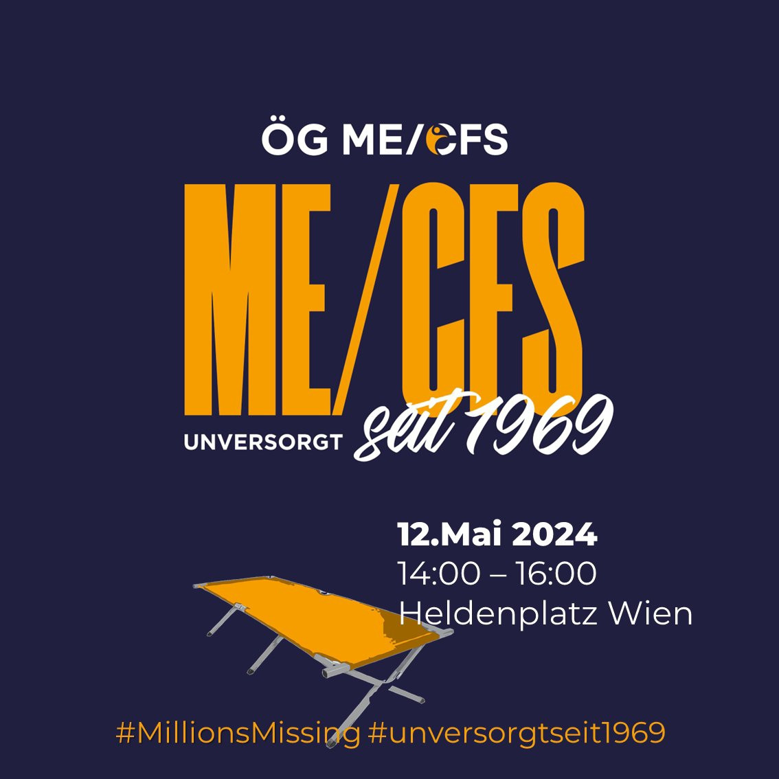 Der Hintergrund ist dunkelblau gefärbt. Davor steht unter dem ÖG ME/CFS-Logo groß in orange-weißer Schrift: "ME/CFS - unversorgt seit 1969". Darunter steht "12. Mai 2024; 14:00 - 18:00; Heldenplatz Wien". Unter einem orangen Feldbett sind noch die Hashtags "MillionsMissing" und "unversorgtseit1969" zu lesen.