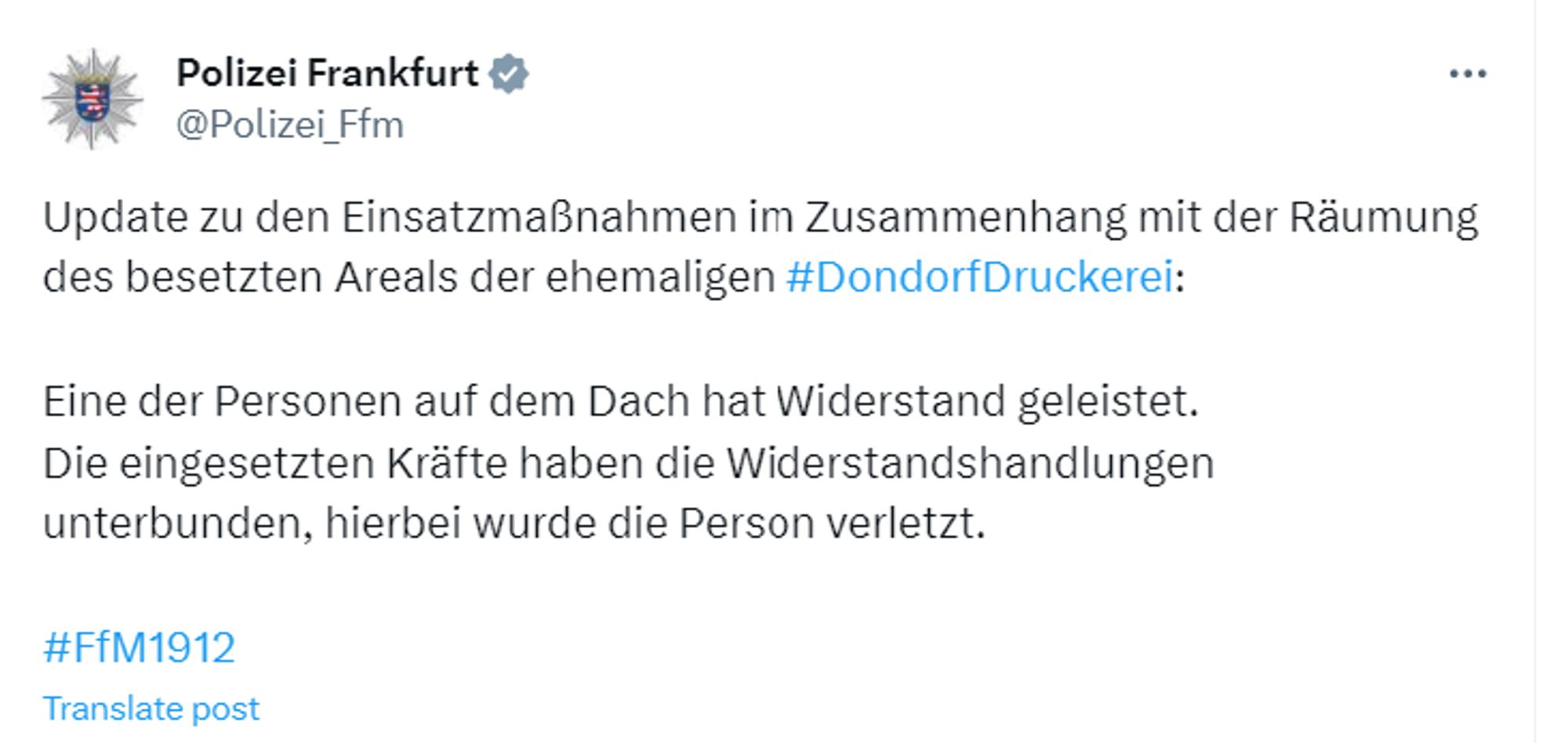 Eine der Personen auf dem Dach hat Widerstand geleistet.
Die eingesetzten Kräfte haben die Widerstandshandlungen unterbunden, hierbei wurde die Person verletzt.