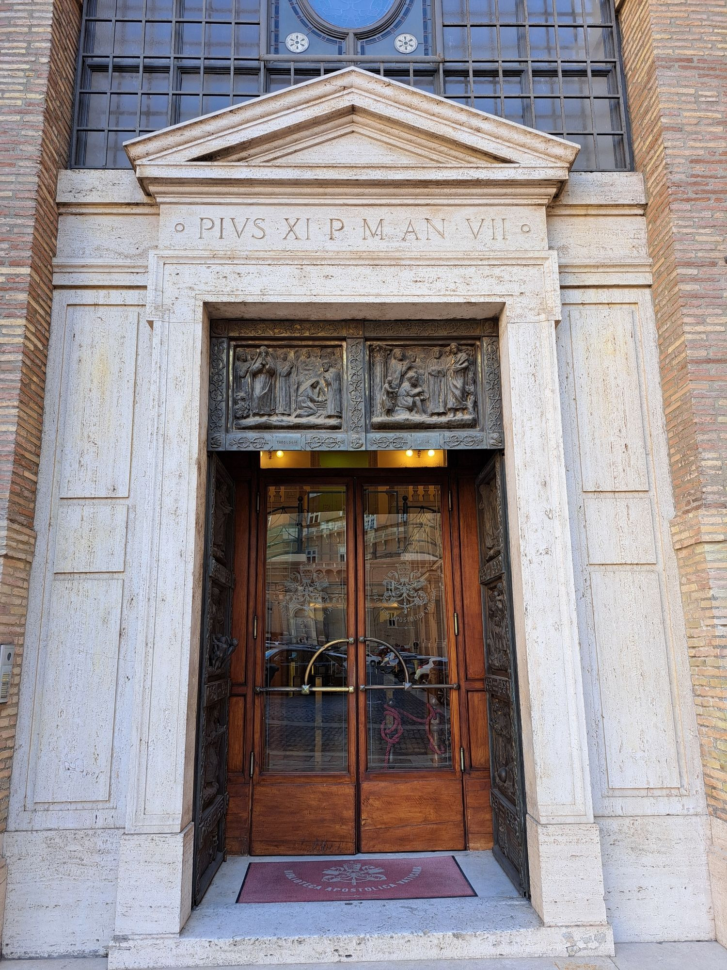 The entrance of the Biblioteca Apostolica Vaticana