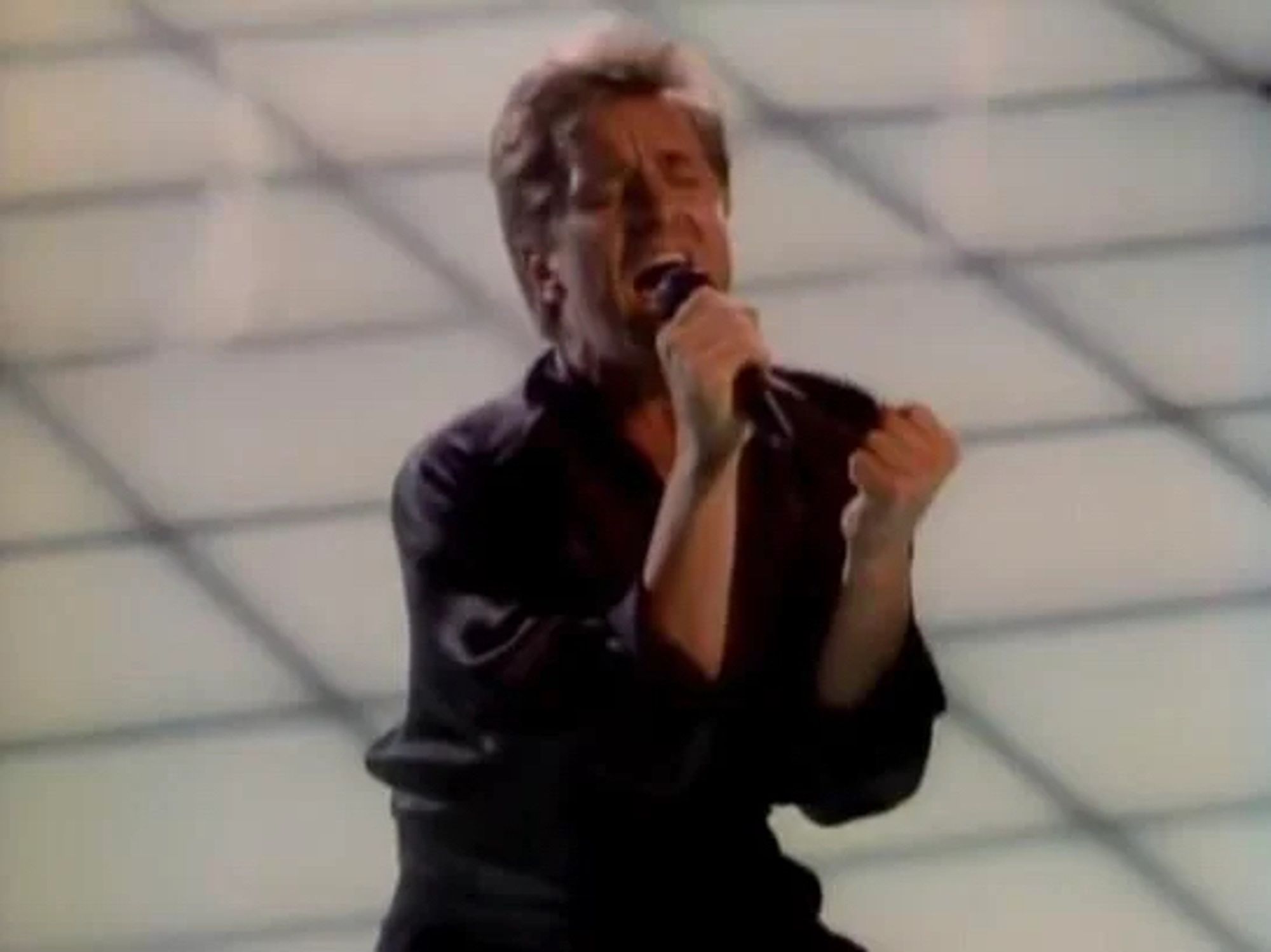 Don Johnson belting out his Top 5 hit "Heartbeat" (1986)