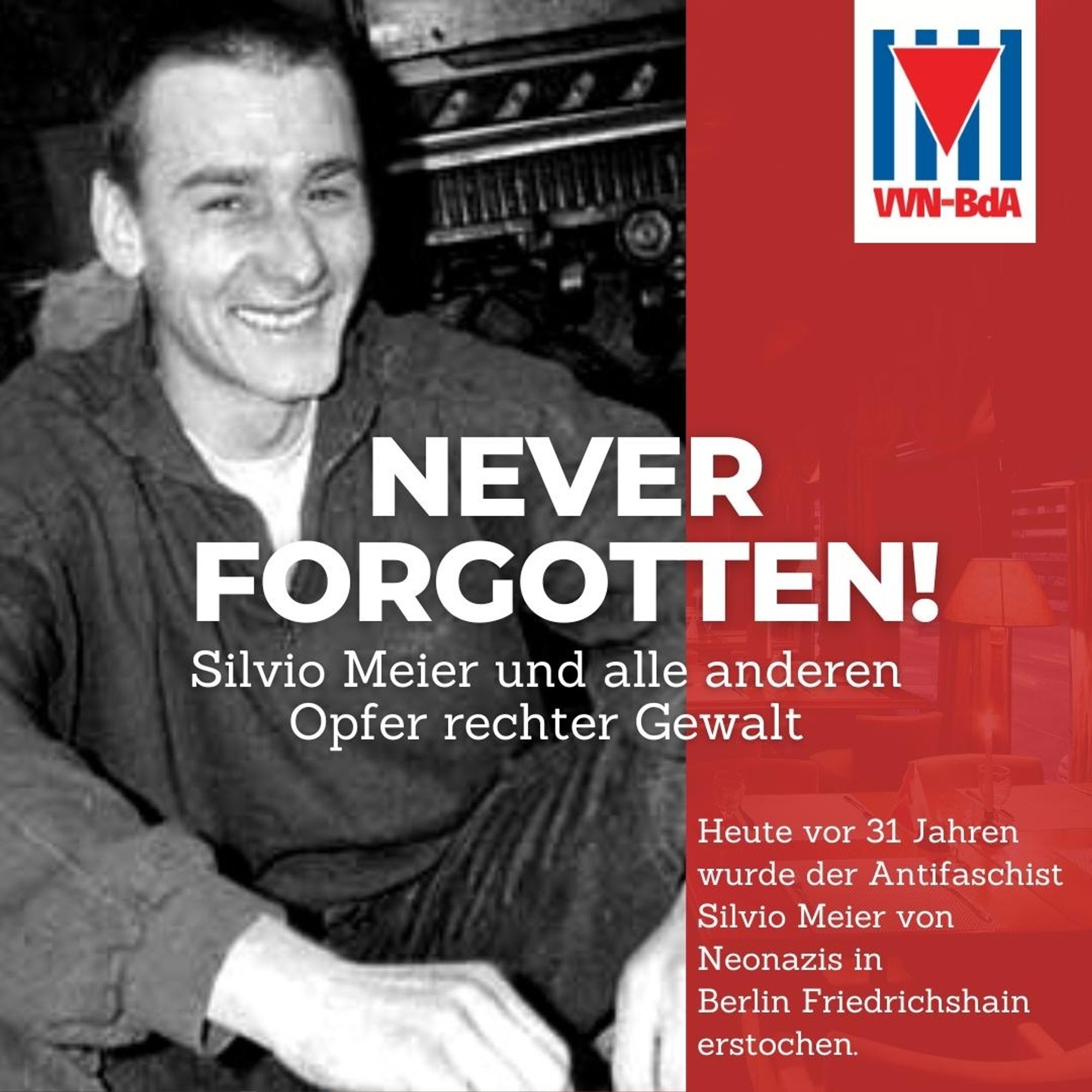 Ein Schwarz-Weiß-Foto von Silvio Meier mit der Aufschrift: "Never forgotten! Silvio Meier und alle anderen Opfer rechter Gewalt. Heute vor 31 Jahren wurde der Antifaschist Silvio Meier von Neonazis in Berlin Friedrichshain erstochen."