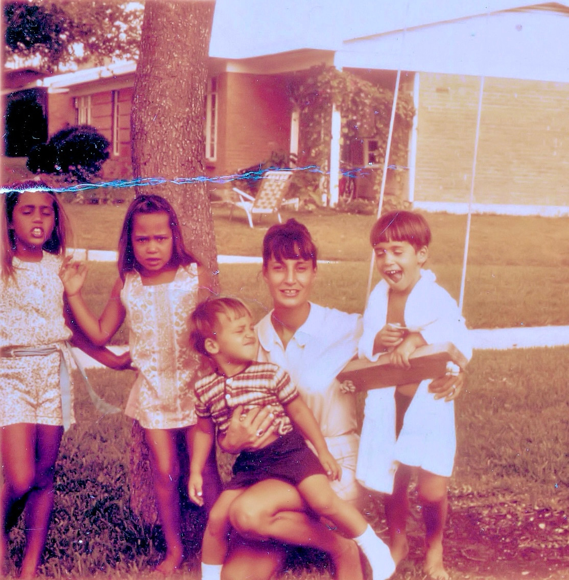 Four very different children with their beautiful and somehow calm mother in 1967. 