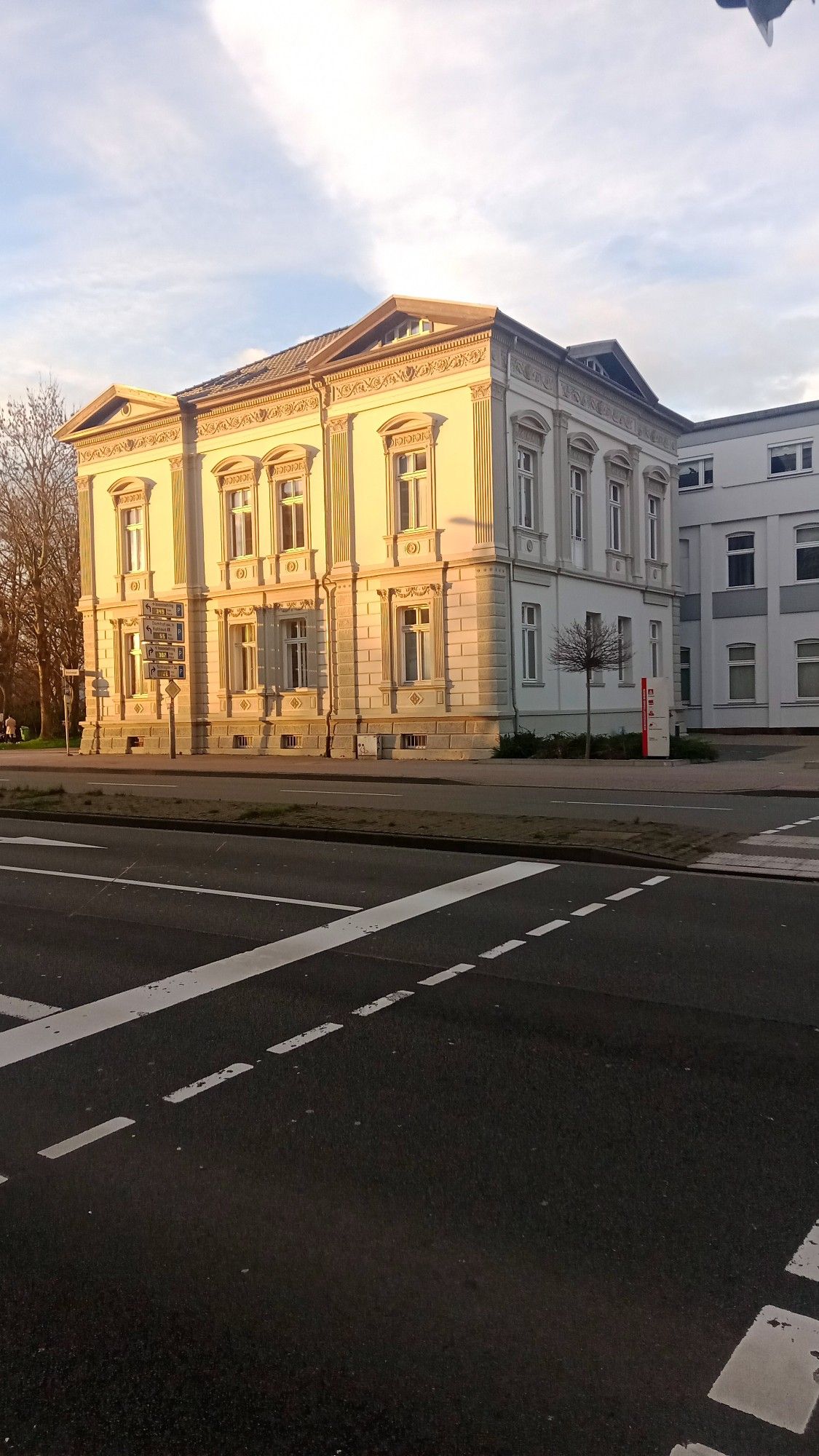 Durch Sonne angestrahltes altes Haus in Minden