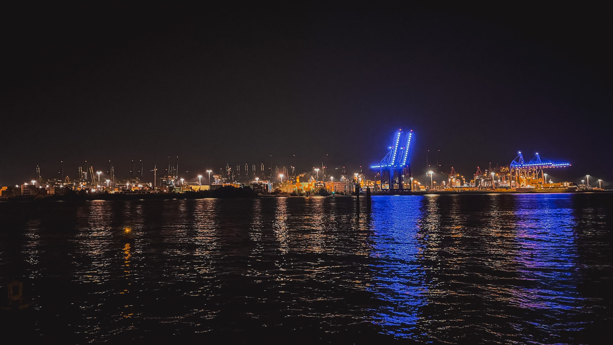 Hamburger Hafen - Blue Port - bei Nacht