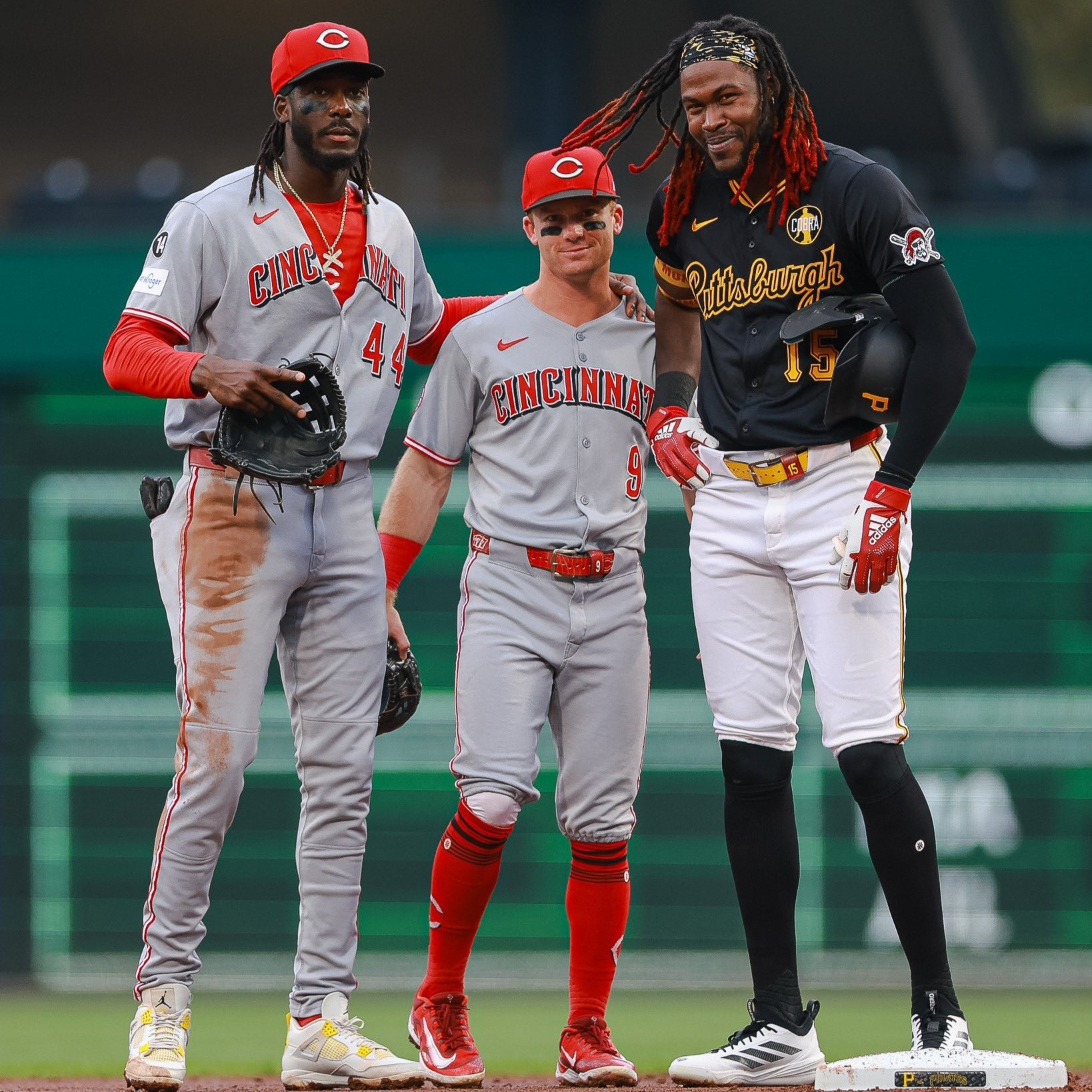 Elly Mclain and Cruz looking like you posting with your cousins from the tall side of the family