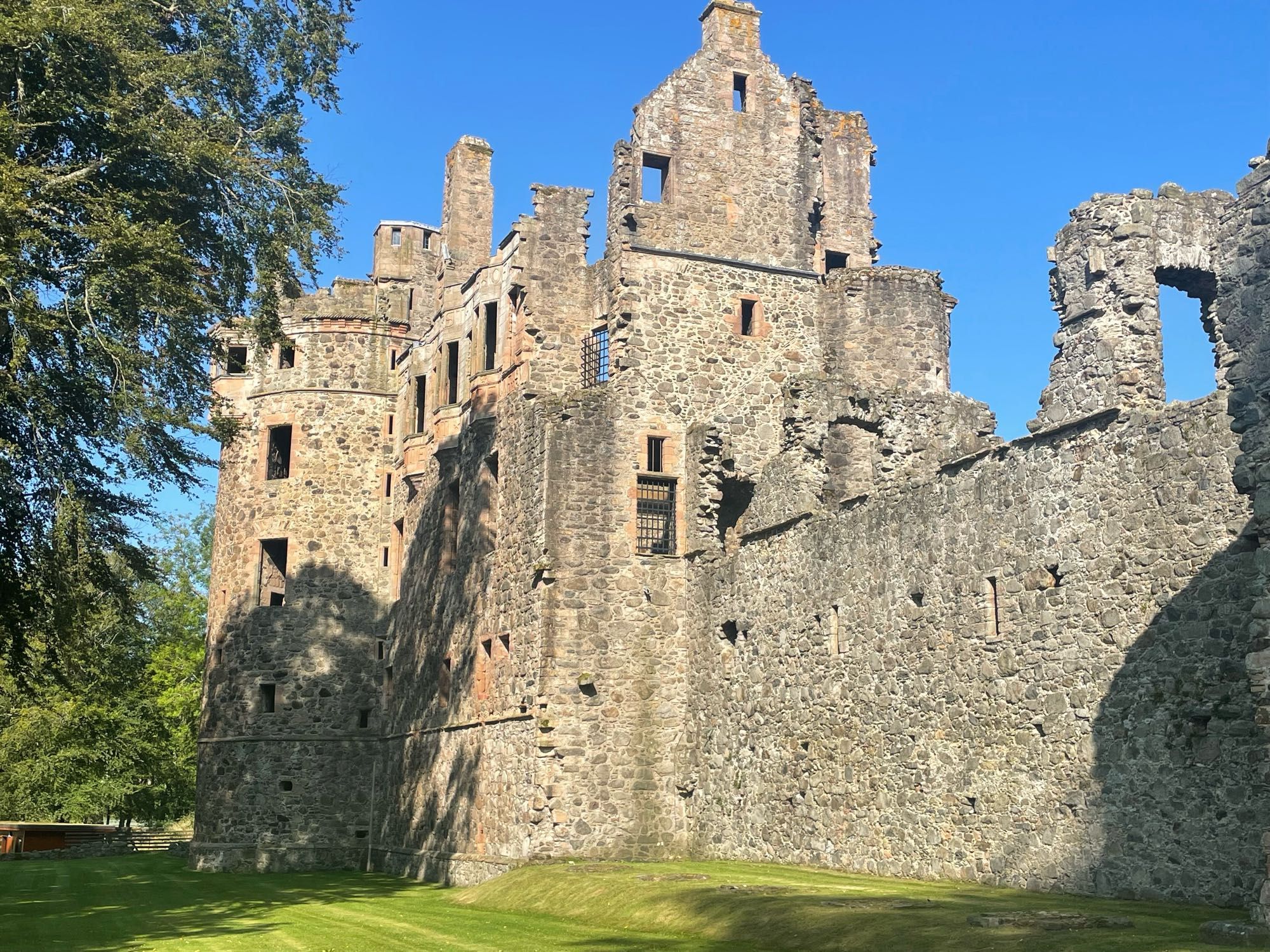 Huntly Castle, the main block as remodelled in c. 1600.