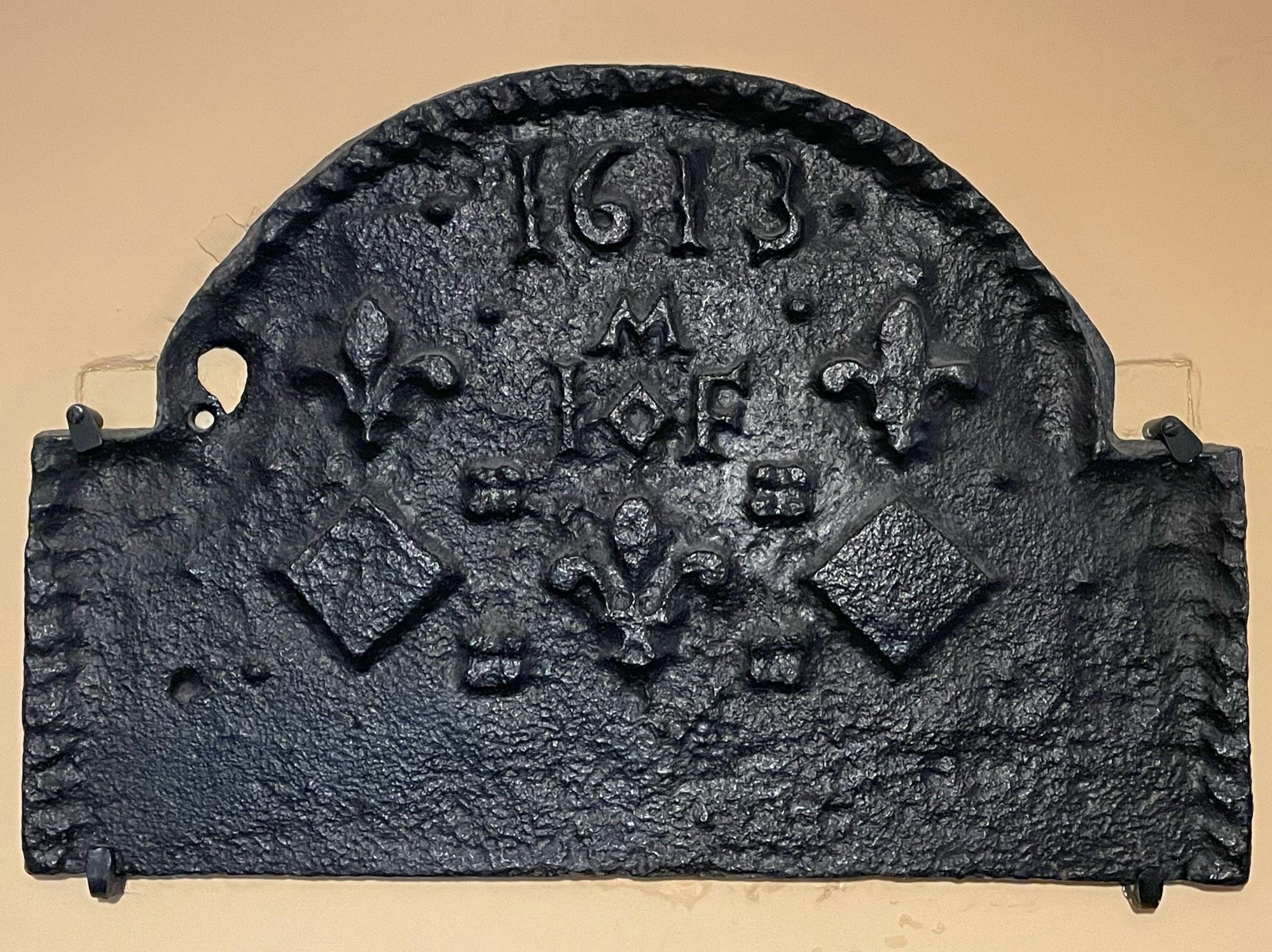 An English fireback dated 1613