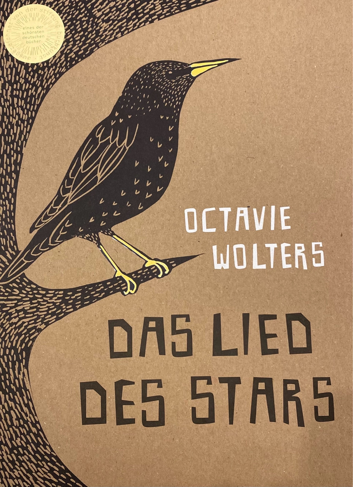 Das Titelbild des Buches von Octavie Wolters zeigt einen Star auf einem Ast.