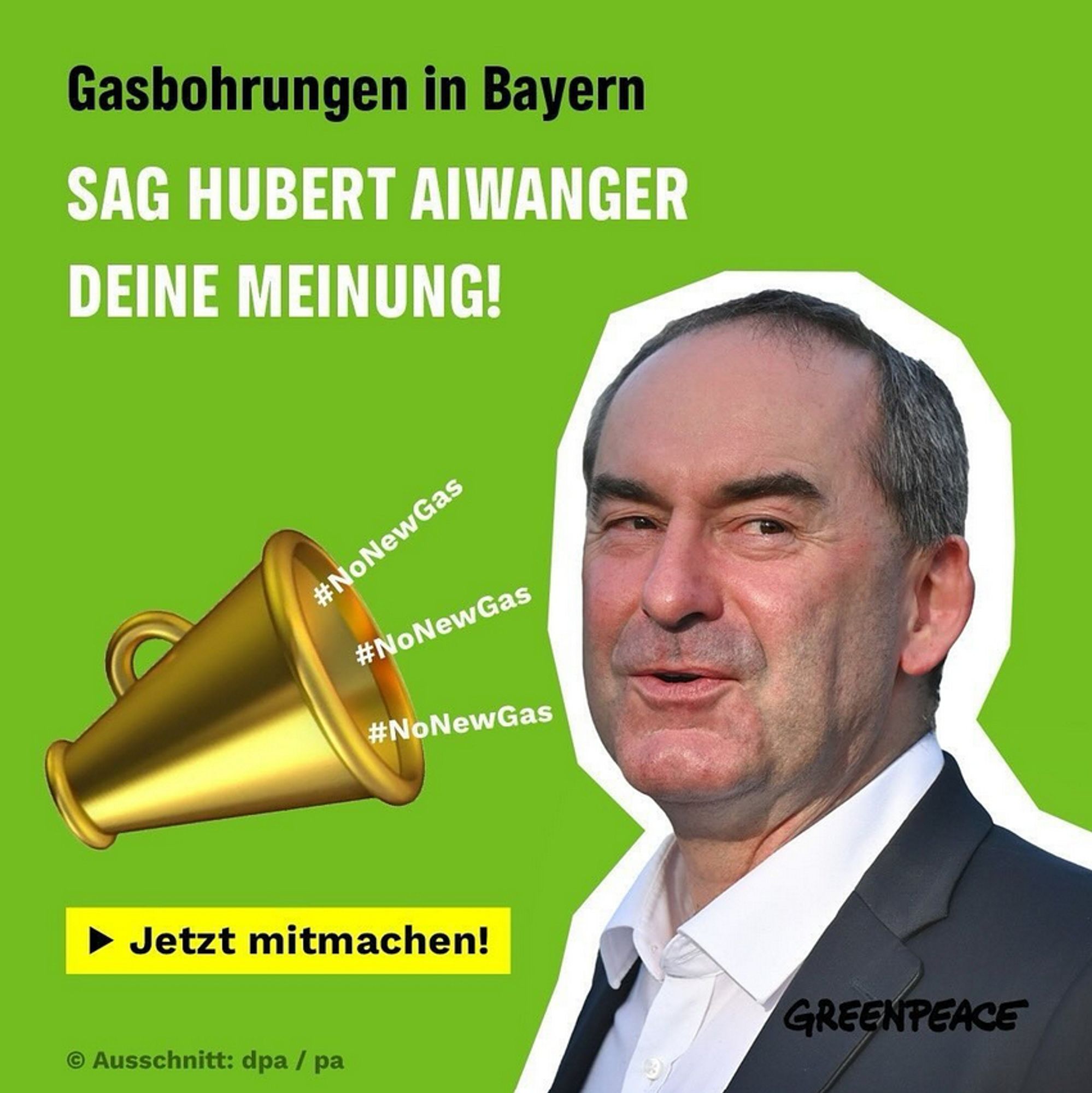 Hubert Aiwanger wird mit einem Megafon mit den Worten "No New Gas" beschallt