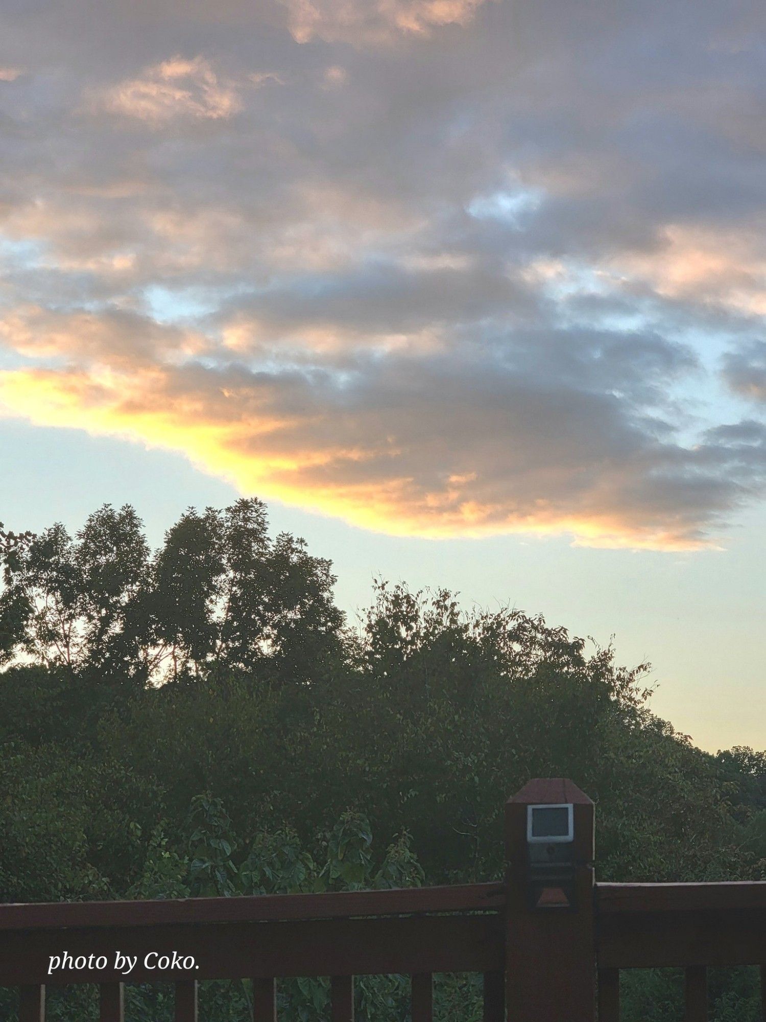 And this is how we end this day.  Beautiful sky view, mountains all around and comfy temperatures oh, and of course a glass of wine. Rest well all. 🙂