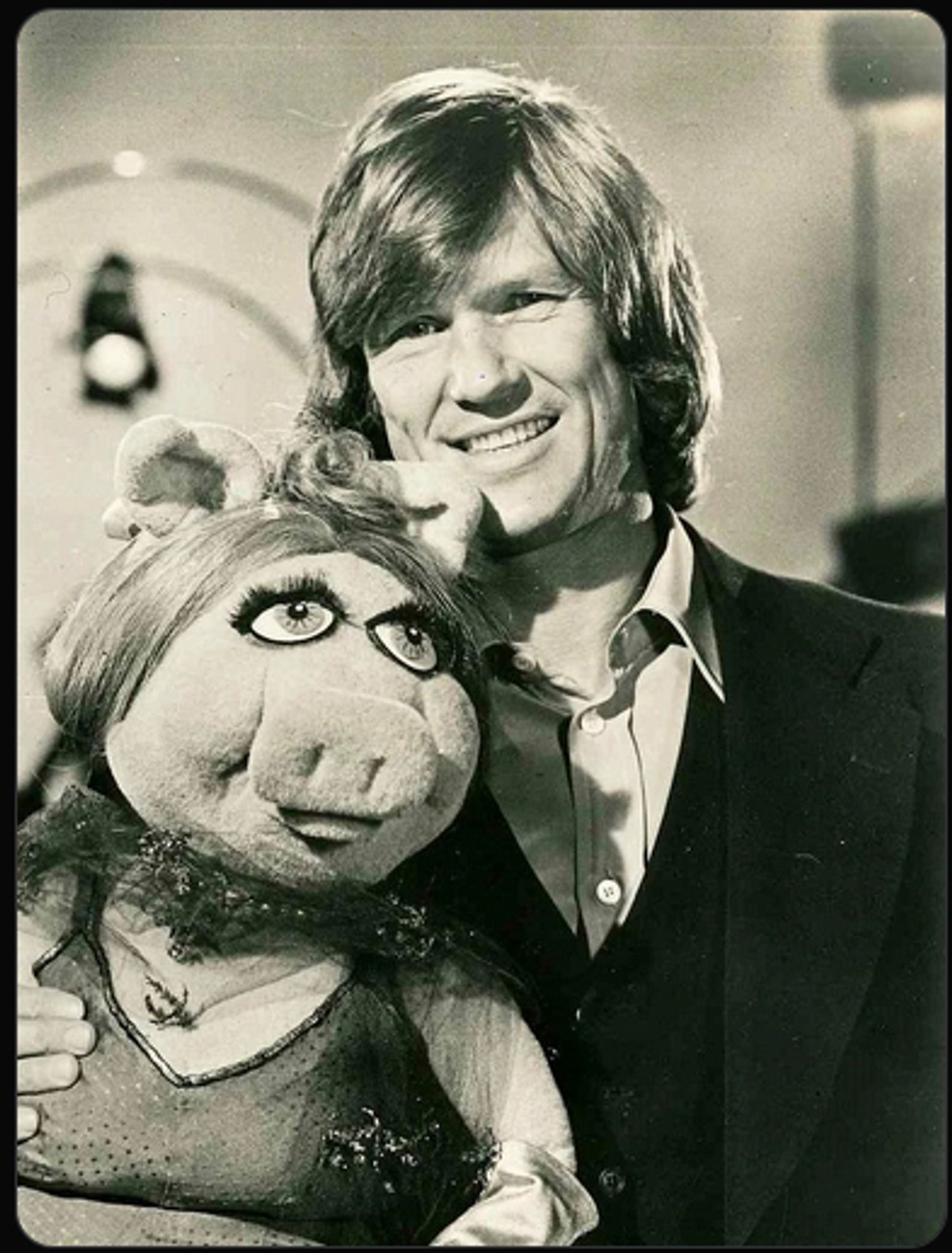 Kris Kristofferson who died at the weekend pictured with Miss Piggy from the Muppets.