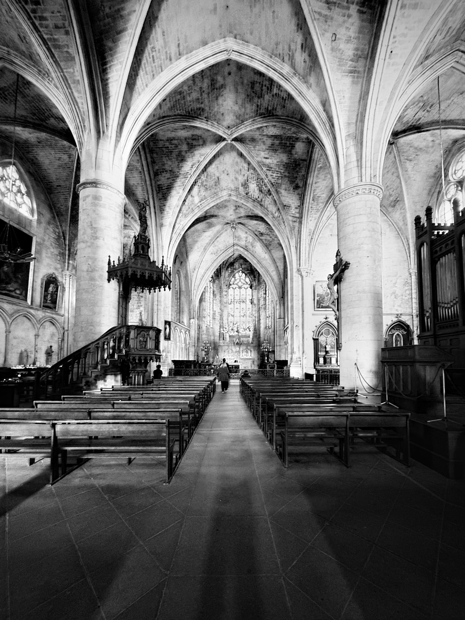 Eglise Collégiale et son Cloître—church interior.