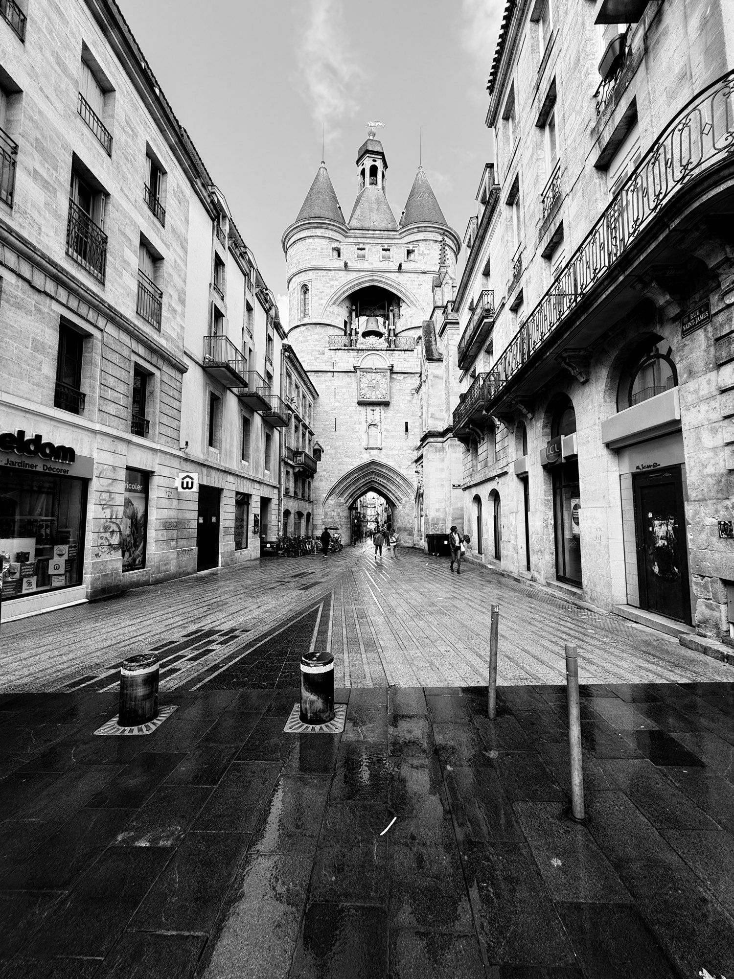 Grosse Cloche de Bordeaux in black & white