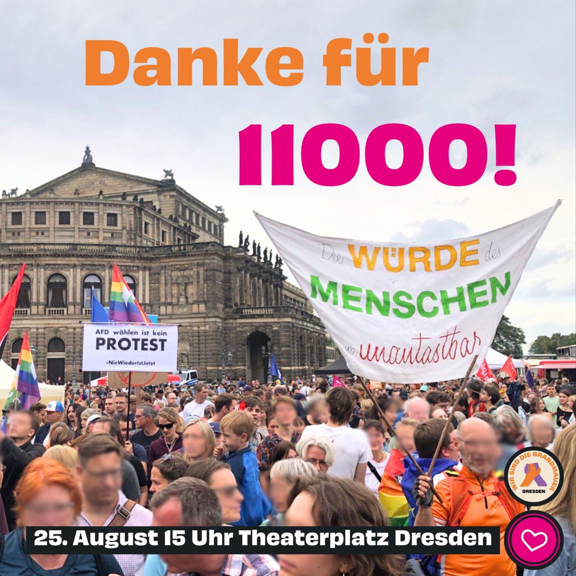 Das Bild zeigt unsere Demo gegen Rechtsextremismus vor der Semperoper und den Text "Danke für 11000! 25. August 15 Uhr Theaterplatz".