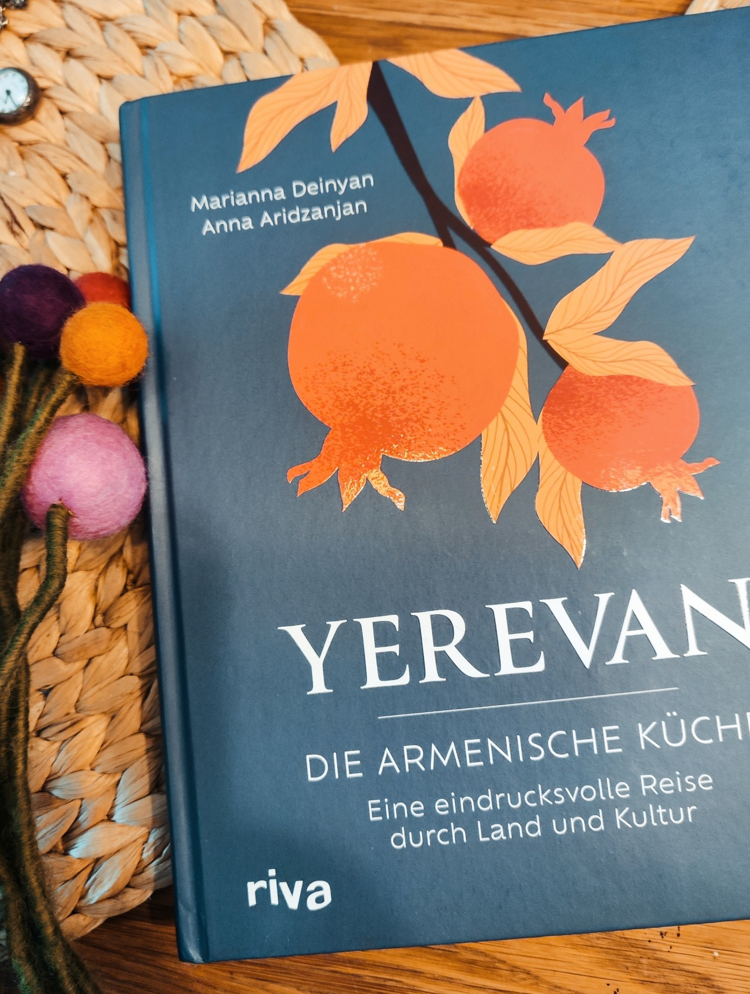 Coverfoto von: Yerevan. Die armenische Küche. Eine eindrucksvolle Reise durch Land und Kultur.