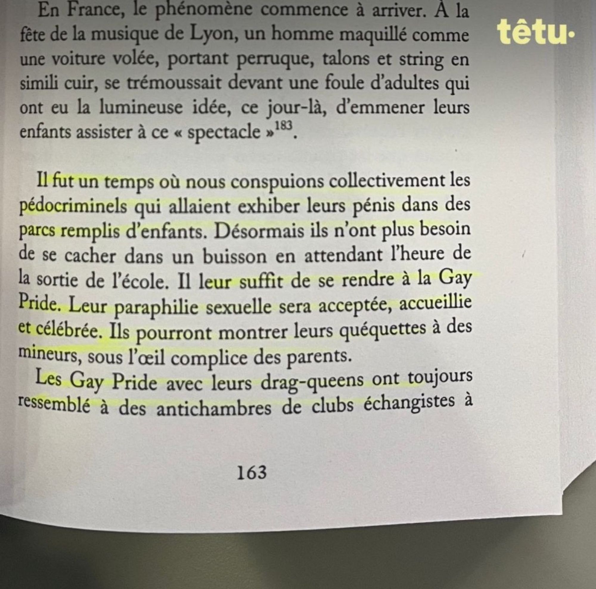 Il fut un temps où nous conspuions collectivement les pédocriminels qui allaient exhiber leurs pénis dans des parcs remplis d'enfants. Désormais ils n'ont plus besoin de se cacher dans un buisson en attendant l'heure de la sortie de l'école. Il leur suffit de se rendre à la Gay pride. Leur paraphilie sexuelle sera acceptée, accueillie et célébrée. Ils pourront montrer leurs quéquettes à des mineurs, sous l'oeil complice des parents.
Les gay pride avec leurs drag-queens ont toujours ressemblé à des antichambres de clubs échangistes à...