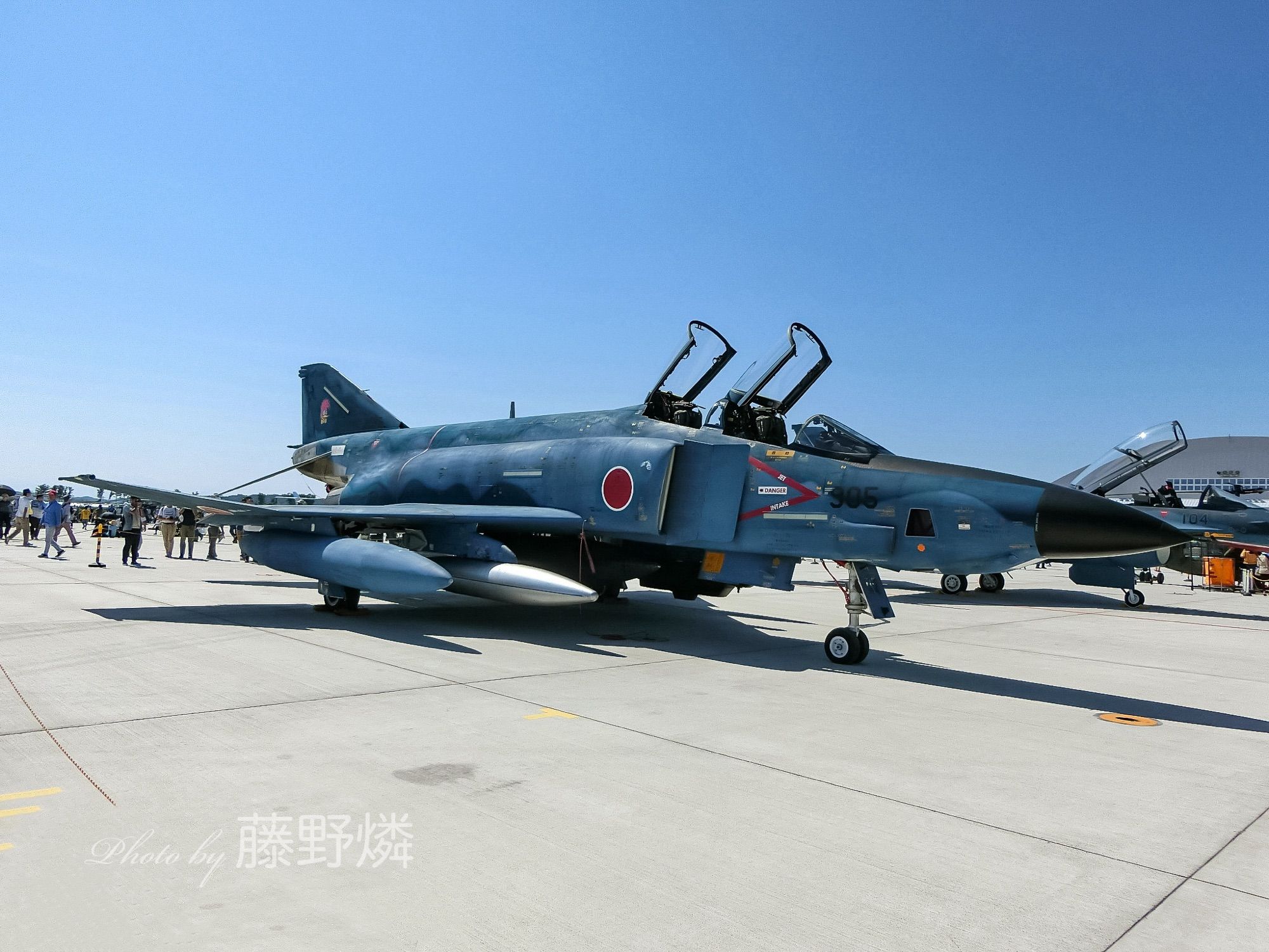 RF-4EJ 戦術偵察機
F-4Phantom戦闘機を偵察用に特装した機体
松島基地航空祭にて撮影