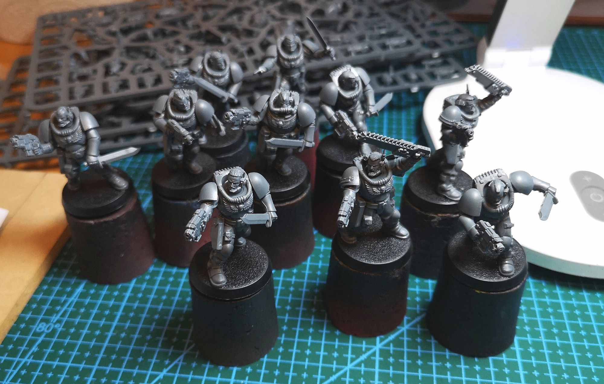 10 space marine scouts armed with bistols and close combat weapons (freshly built, unpainted)