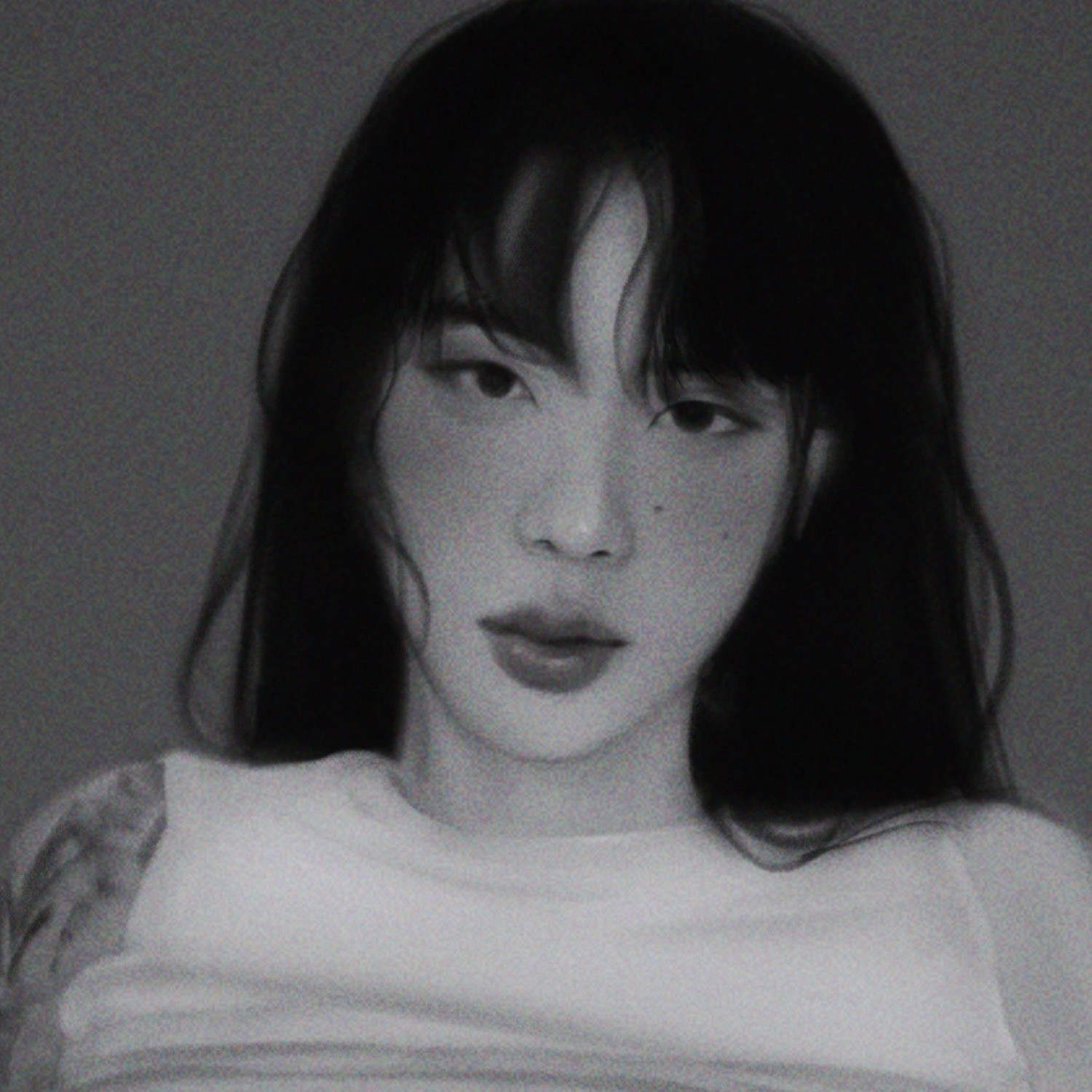 crop of a black and white illustration of soojin looking flushed, her hair a bit disheveled and strands of hair sticking to her face