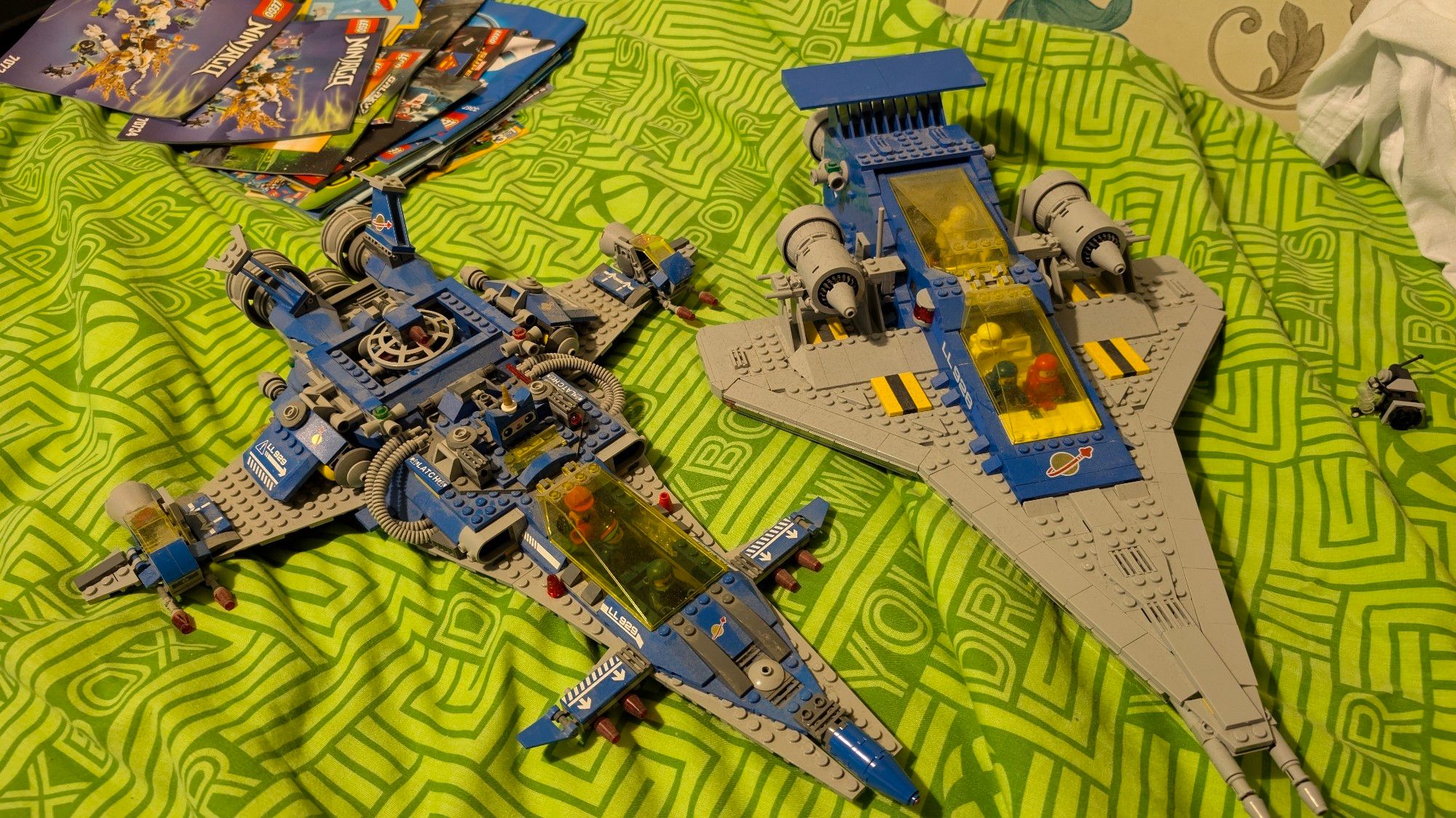 LL929 aka Benny's Spaceship on the left and LL928 the Galaxy Explorer on the right. If you look closely, Benny's piloting them both 😂