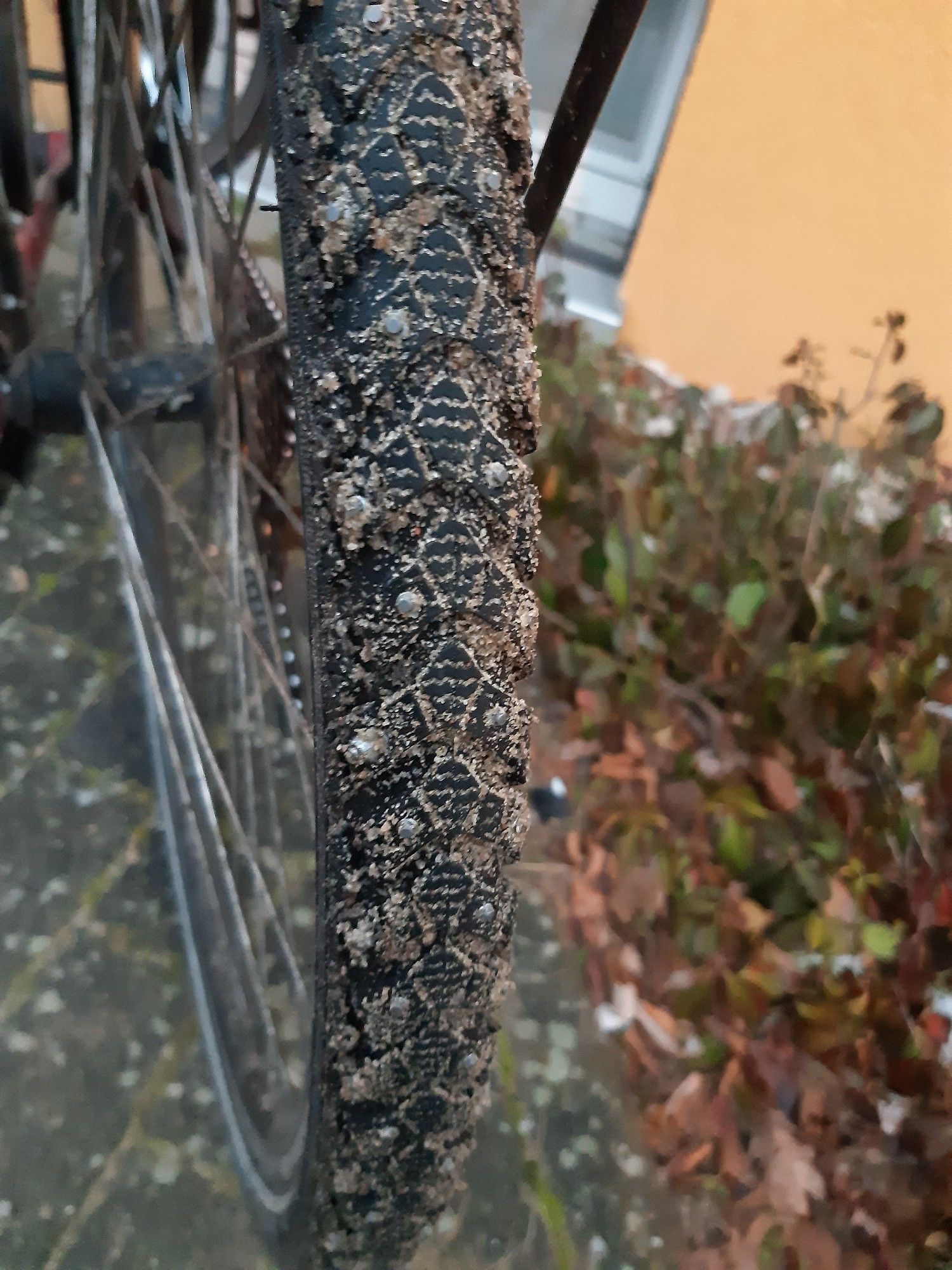 Spikes on bike tires