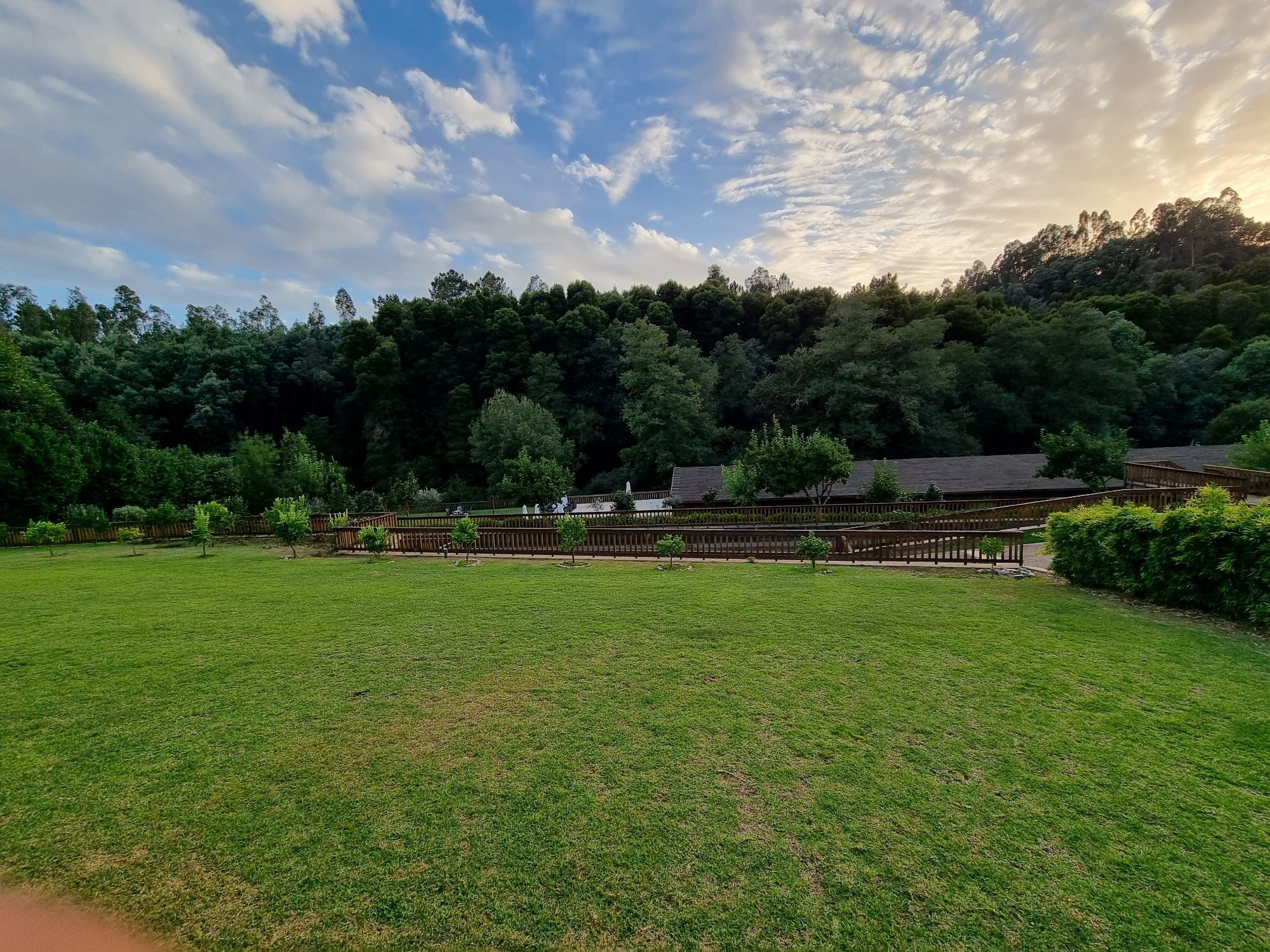 Hotel rural au Portugal, en face de la forêt qui brûle aujourd'hui.