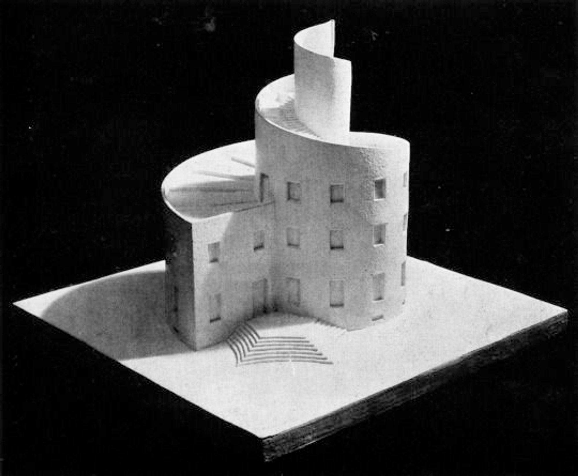 model of the dwelling shaped like a snail.