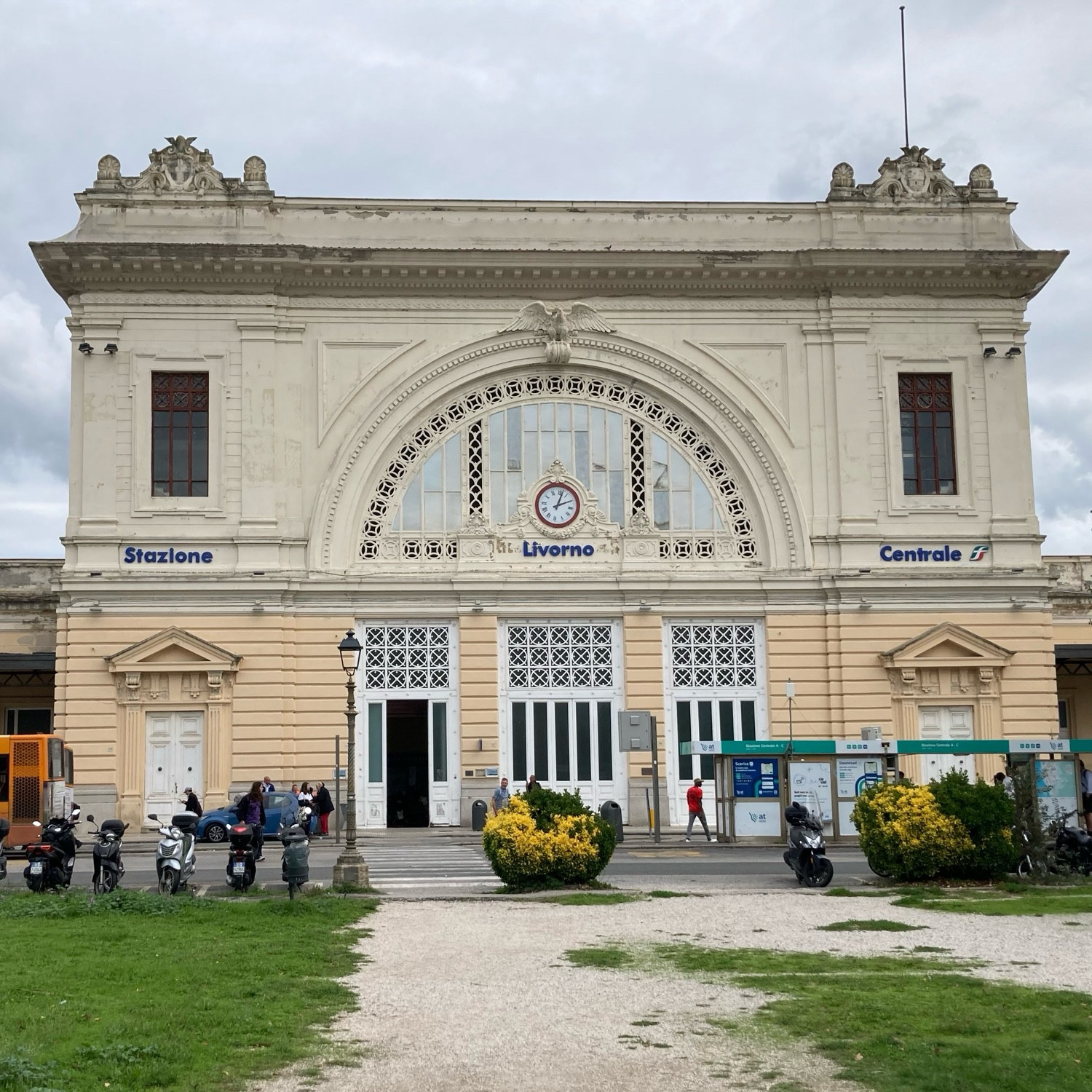 Der Bahnhof Livorno Centrale