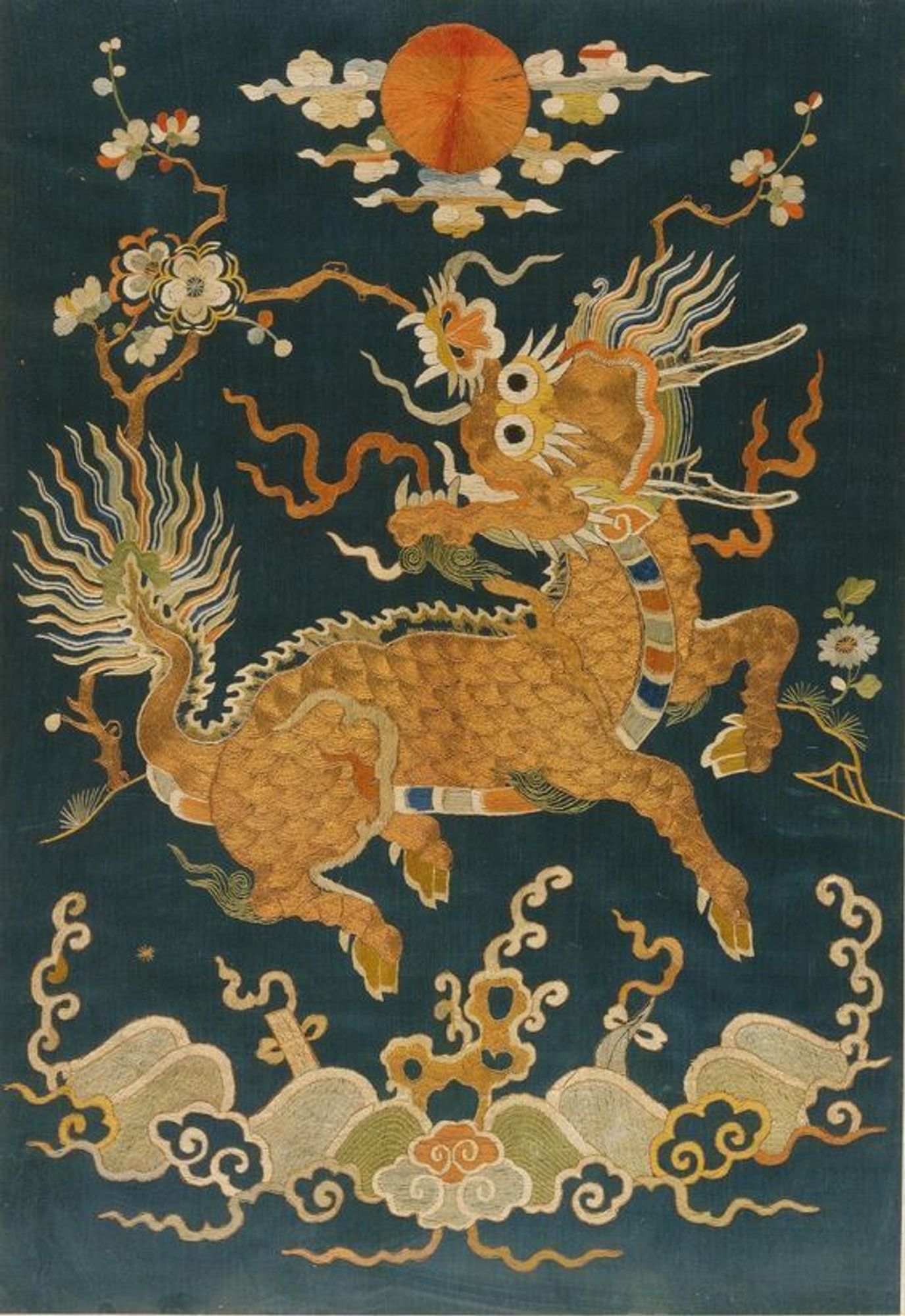 🎨 Blue Satin Embroidered Screen with a Qilin Design, Qing Dynasty, Kangxi Period (1662-1722)

麒麟鬥而日蝕，鯨魚死而彗星出，嬰兒號而母乳出，蠶咡絲而商弦絕。 ~《博物志 卷四》