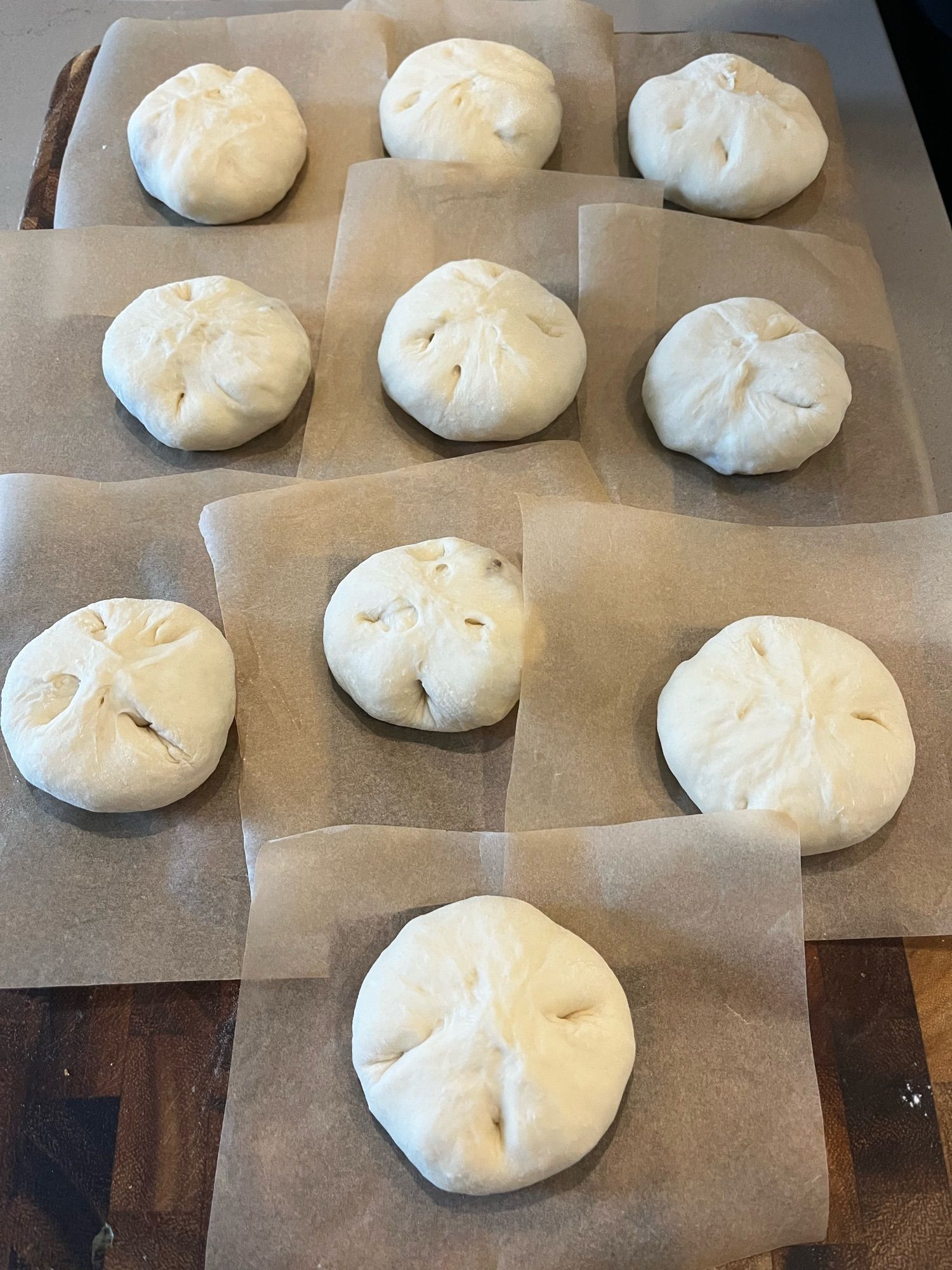 Image of steamed buns on kitchen counter before steaming.