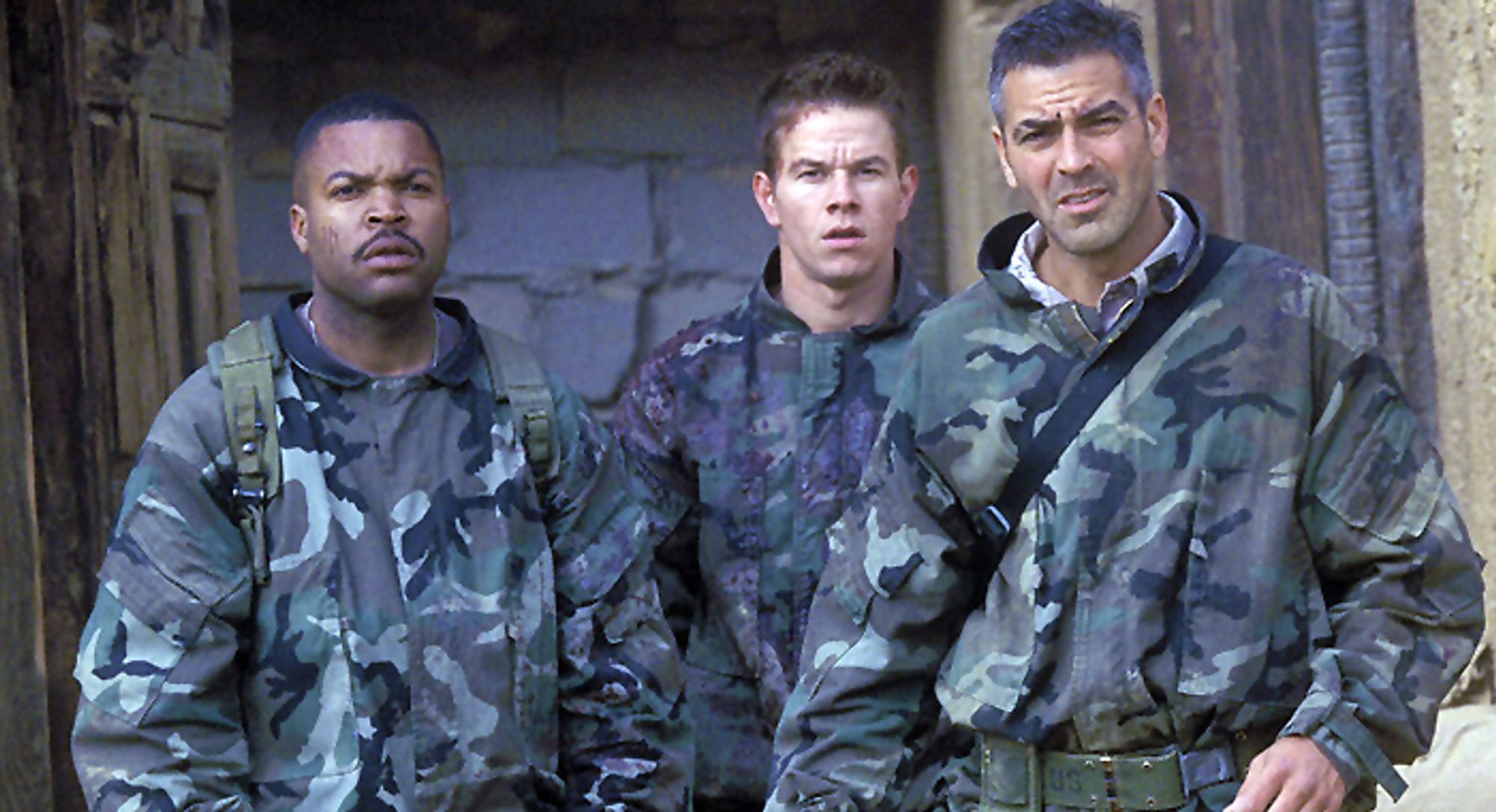 Ice Cube, Mark Wahlberg, and George Clooney in "Three Kings" (1999)