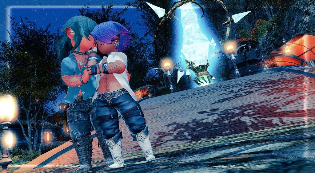 Aza and Crida sharing a tender moment in Gridania.