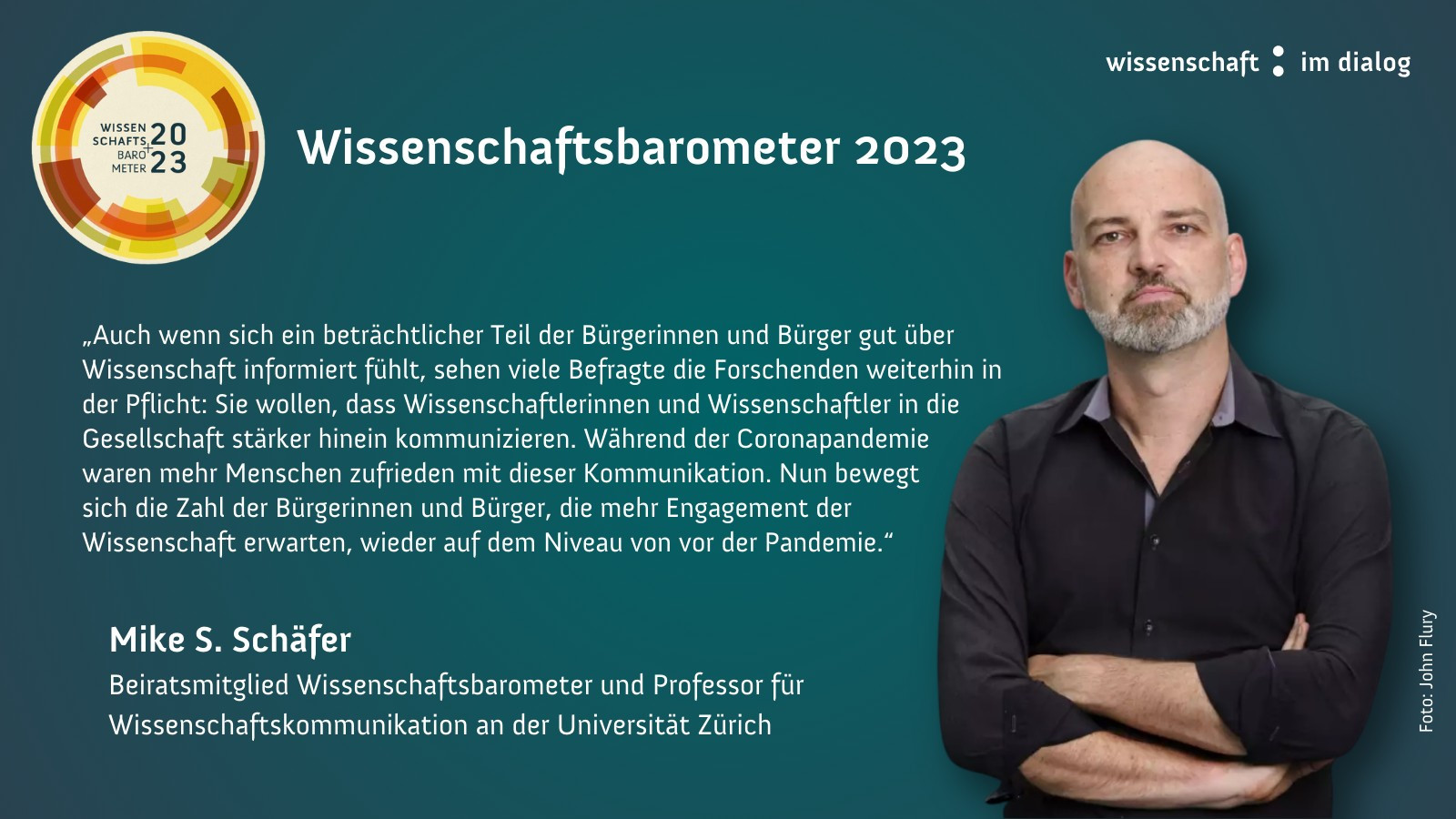 "Auch wenn sich ein beträchtlicher Teil der Bürgerinnen und Bürger gut über Wissenschaft informiert fühlt, sehen viele Befragte die Forschenden weiterhin in der Pflicht: Sie wollen, dass Wissenschaftlerinnen und Wissenschaftler in die Gesellschaft stärker hinein kommunizieren. Während der Coronapandemie
waren mehr Menschen zufrieden mit dieser Kommunikation. Nun bewegt sich die Zahl der Bürgerinnen und Bürger, die mehr Engagement der Wissenschaft erwarten, wieder auf dem Niveau von vor der Pandemie.“ Mike S. Schäfer, Beiratsmitglied Wissenschaftsbarometer und Professor für Wissenschaftskommunikation an der Universität Zürich