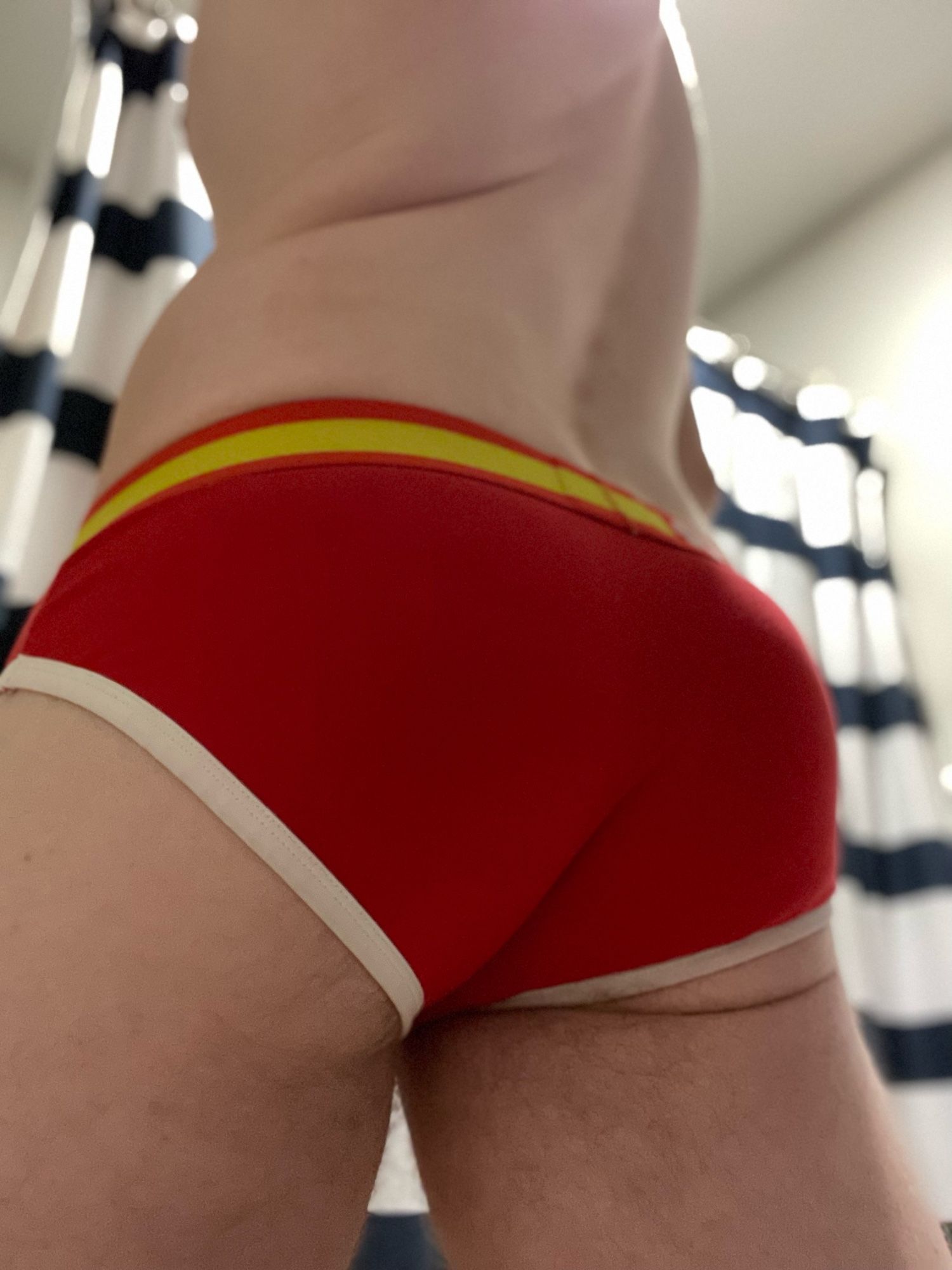 Curtis’ butt post workout in red briefs 🩲