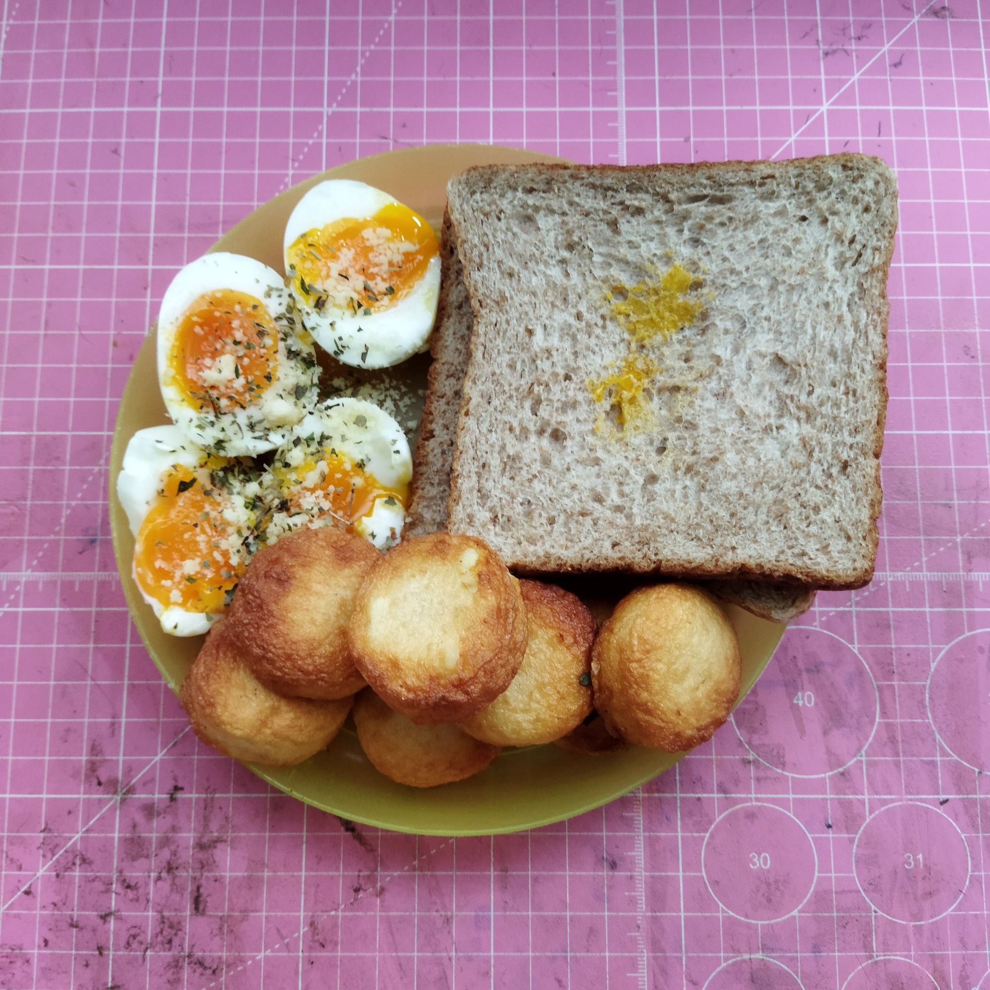 4 parts jammy eggs. Six cheese tofu. Two pieces of bread.