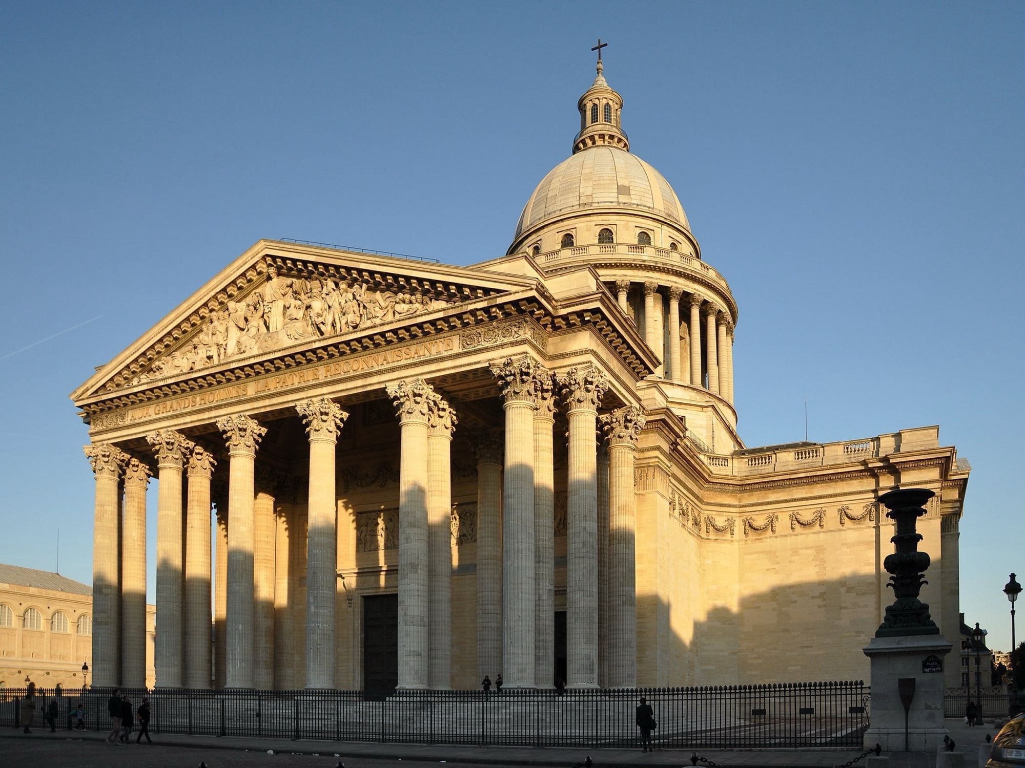 Architect of the temple of France: Jacques-Germain Soufflot, French pioneer of Neoclassicism, died #OTD 1780, designed Sainte-Geneviève Paris c. 1755, which after completion in 1791 was dedicated to the nation as the #Panthéon.
Portrait by Louis-Michel van Loo, 1767 @MuseeLouvre