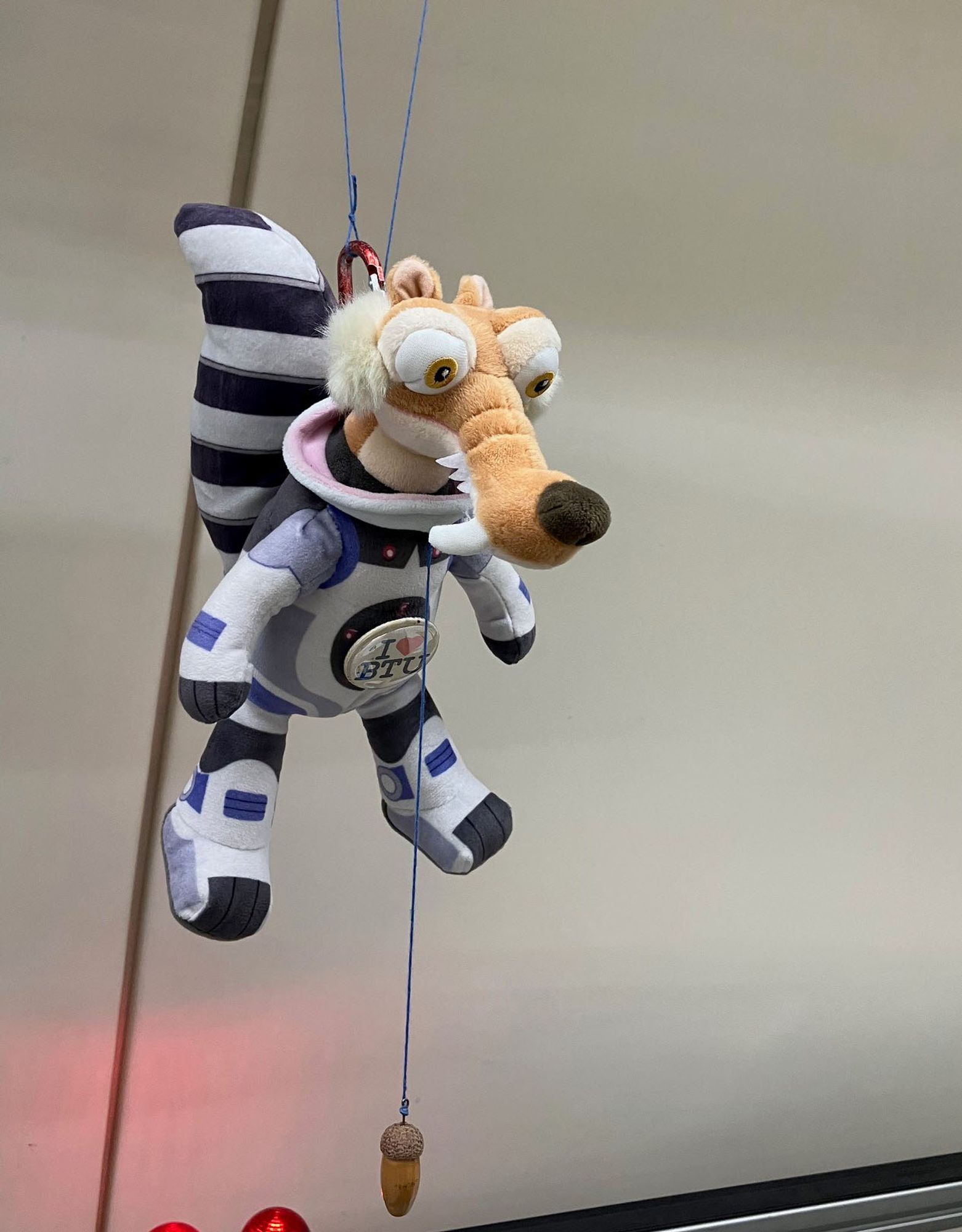 Scrat - Kuscheltier aus Ice Age zeigt die Schwerelosigkeit an beim #DLRparabelflug