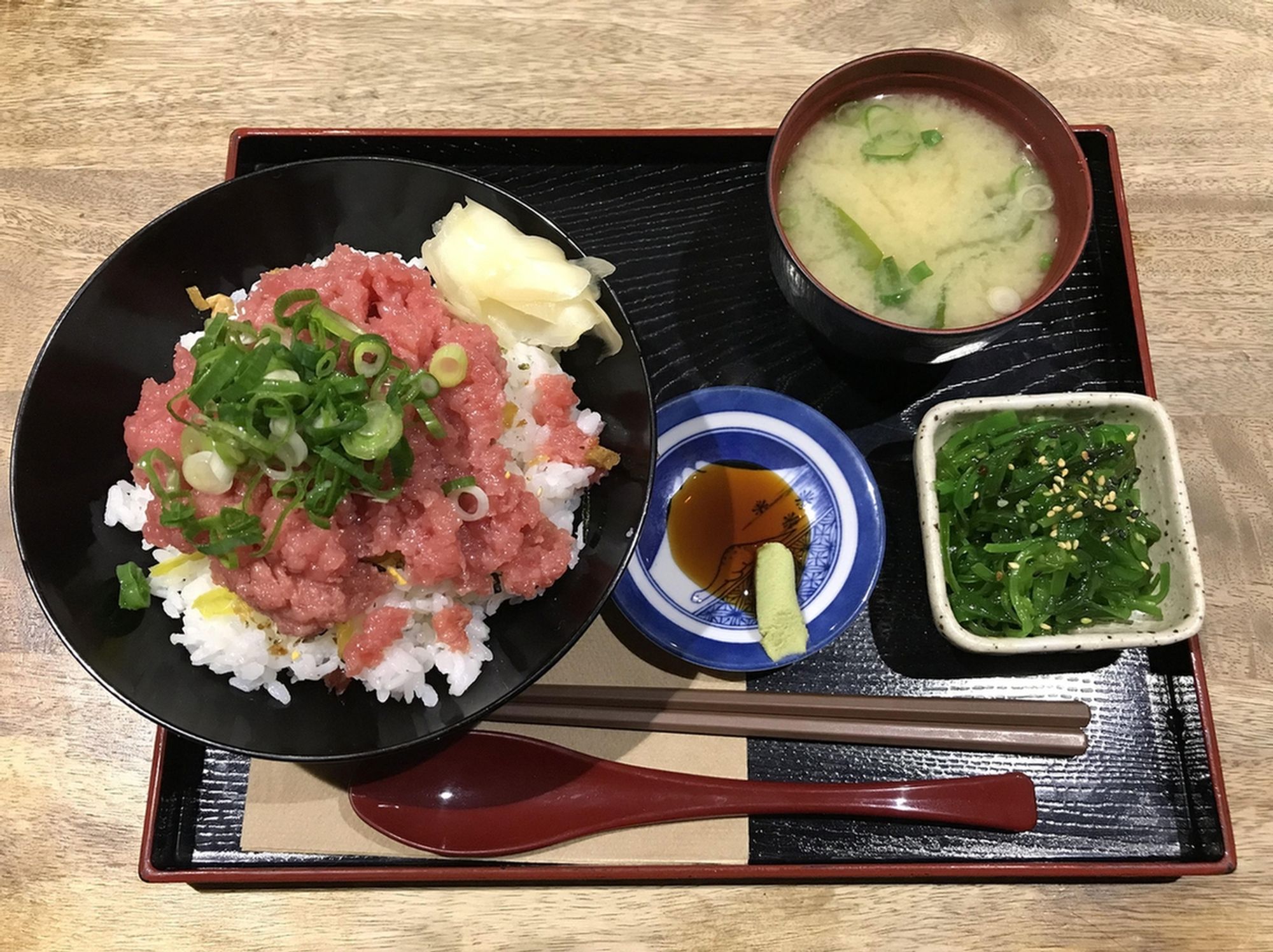 Image from Reddit post titled '[I ate] negitoro-don (fatty tuna and spring onion on rice), w. miso soup and seaweed salad.' by InbhirNis.