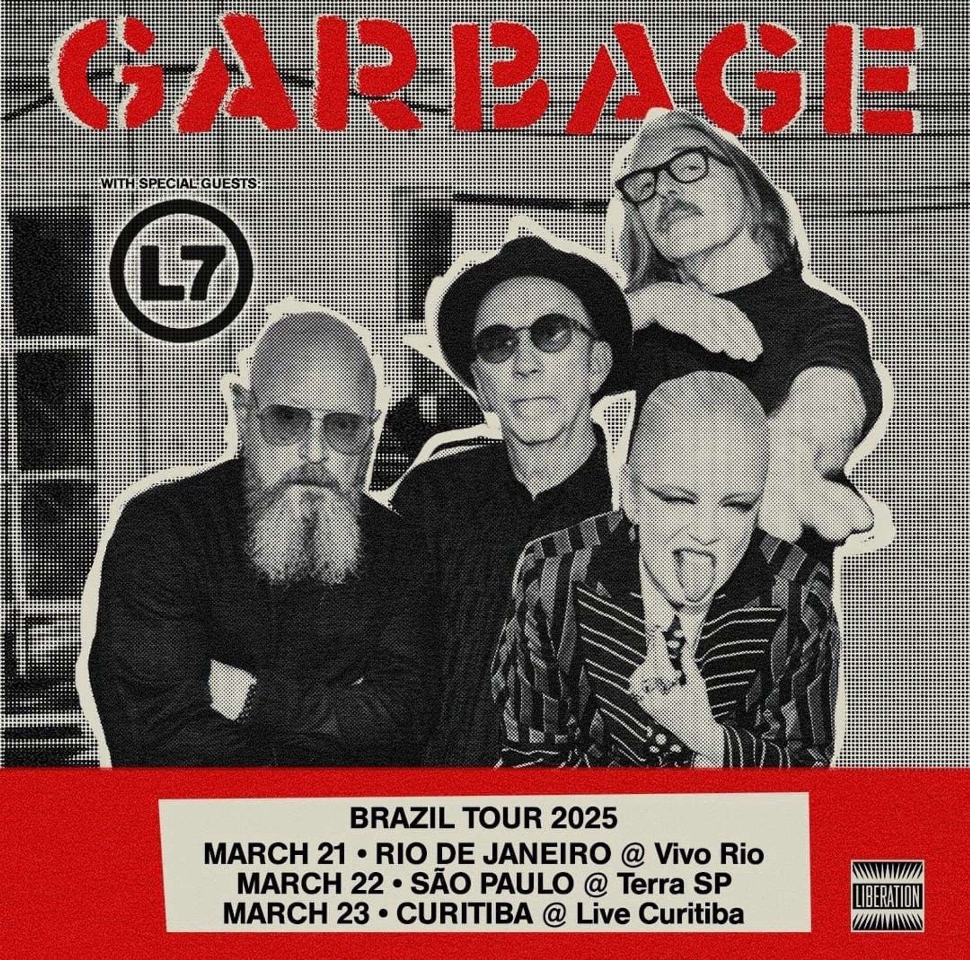 Cartaz do show do grupo Garbage. Foto preto e banco, nome da banda no alto em vermelho e, dentro de um retângulo vermelho, um retângulo acizentado com as datas dos shows. No canto baixo, a marca da produtora Liberation, que organiza os shows.