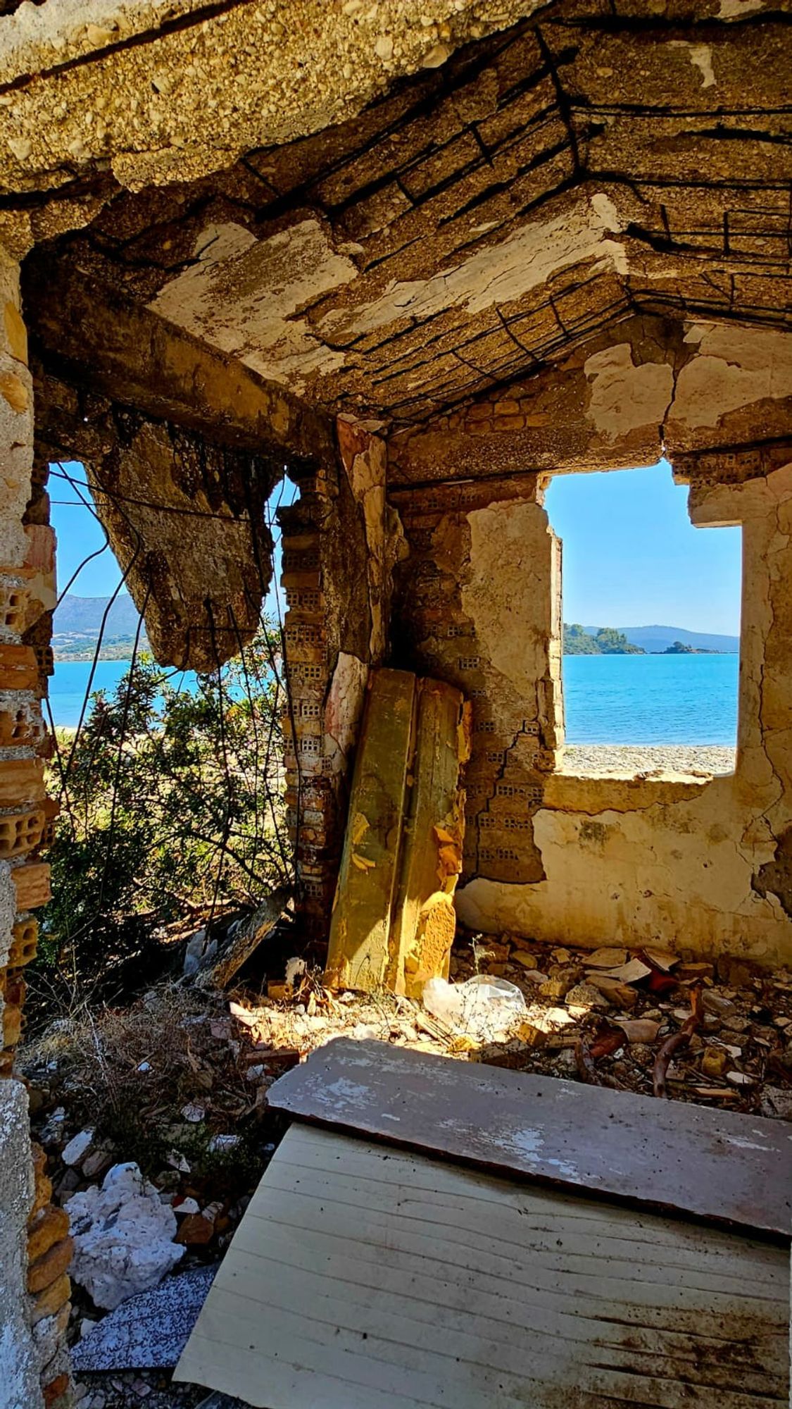 Ruine mit Blick aufs Meer