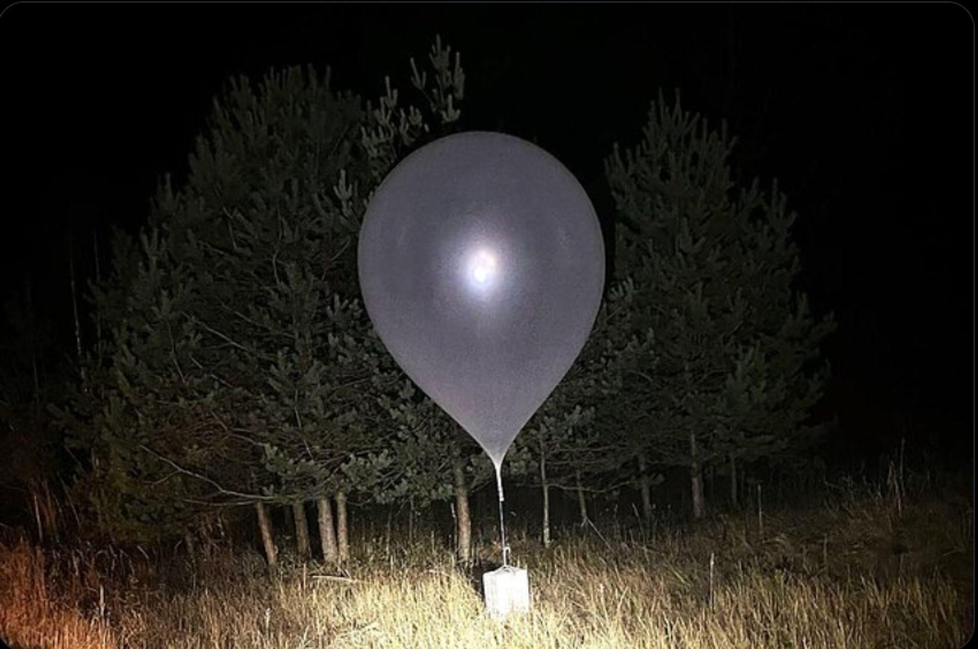 The head of the Lithuanian Border Guard Service, Rustamas Liubajevas, said that Lithuanian law prohibits shooting down flying objects using firearms.

Lithuania reports that these meteorological balloons are mainly used to smuggle cigarettes from Belarus into #EU territory.Weather balloons with contraband from #Belarus  are attacking #Lithuania 

Just in the past week, there have been 250 such objects. One of them fell on the territory of an airfield in Vilnius.

The head of the Lithuanian Border Guard Service, Rustamas Liubajevas, said that Lithuanian law prohibits shooting down flying objects using firearms.

Lithuania reports that these meteorological balloons are mainly used to smuggle cigarettes from Belarus into #EU territory.