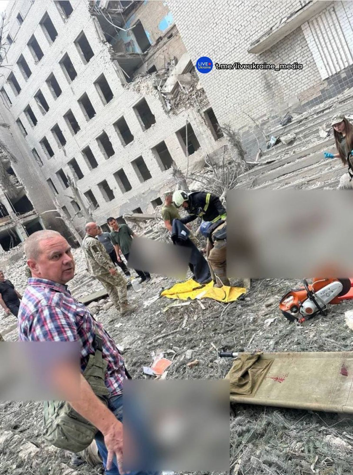 People are under the rubble, and many have been rescued. “I have ordered a full and prompt investigation into all the circumstances of what happened. All necessary services are involved in the rescue operation,” Zelenskyy said.
❗️❗️The Ministry of Defense claims that the time interval between the air raid alert and the arrival of the missile was so short that people did not have time to take cover.