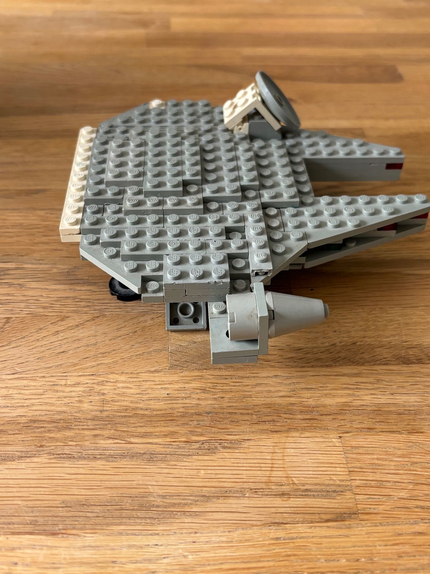 Millenium Falcon aus Starwars aus Lego - Seitenansicht