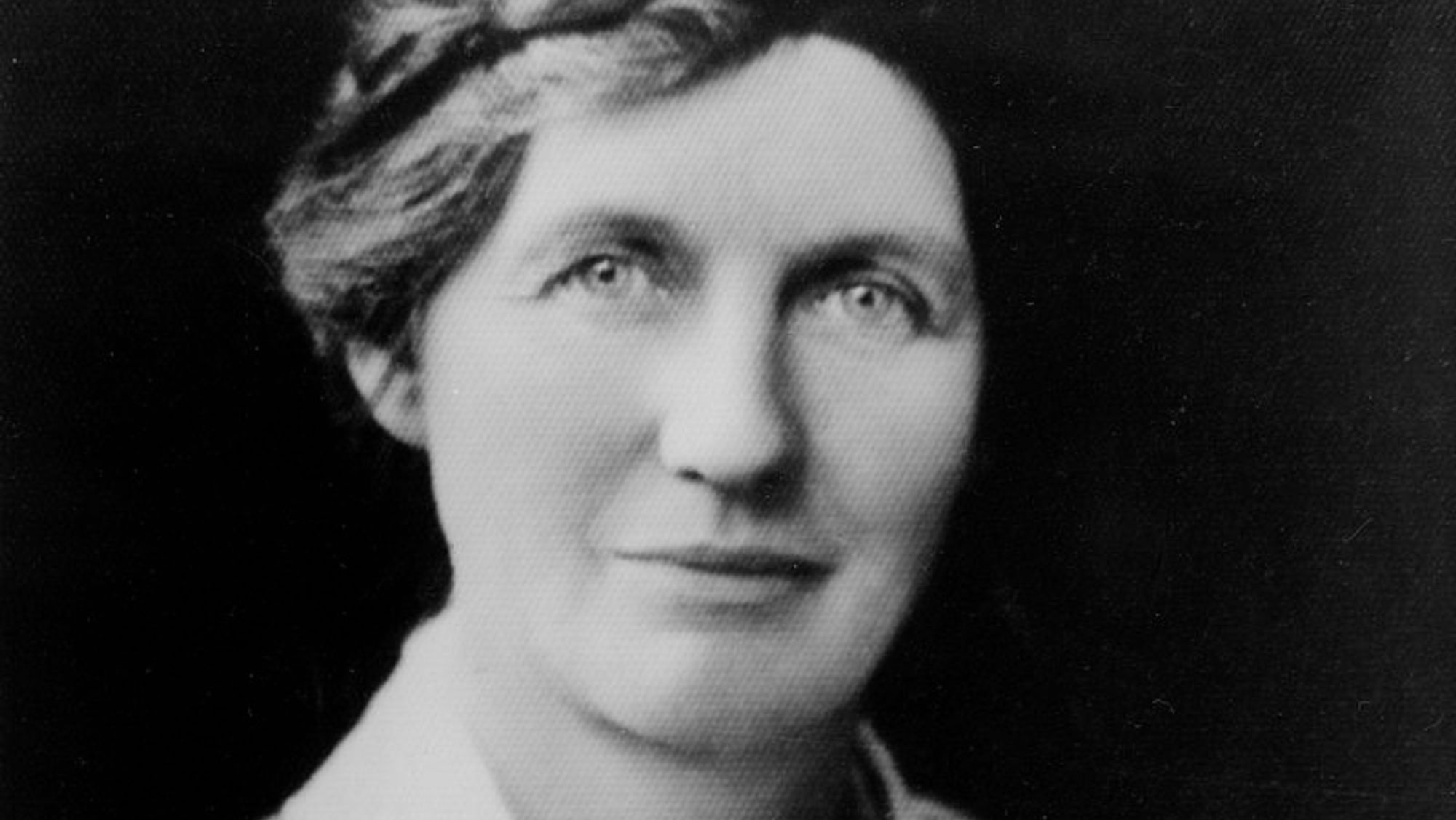 studio portrait of Elizabeth McCombs in 1933. She is a white woman.