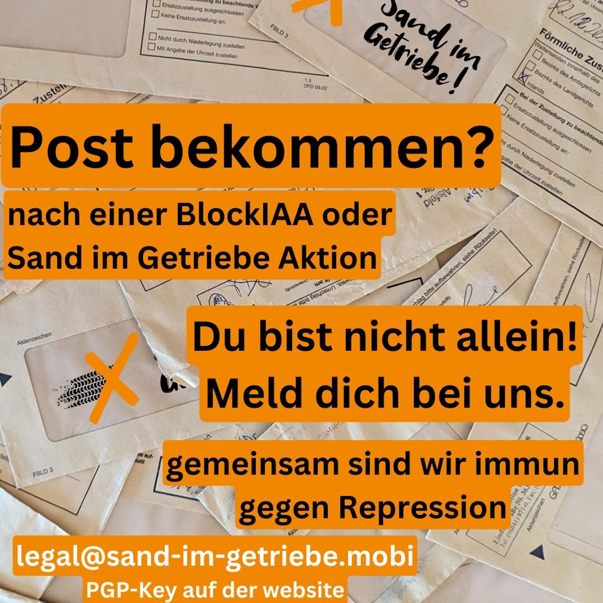 Der Text des Posts plus "Du bist nicht allein!" und "gemeinsam sind wir gegen Repressionen immun"
Im Hintergrung ein Haufen gelber Briefumschläge mit Sand im Getriebe Logo