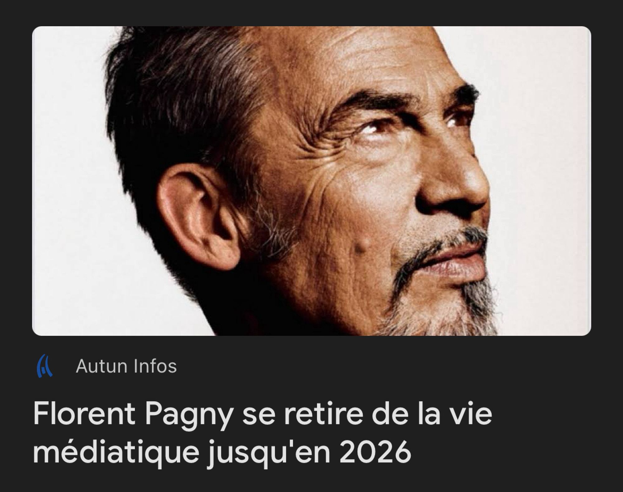 Florent Pagny regardant vers l’avenir avec une citation de lui déclarant qu’il se retire de la vie médiatique jusqu’en 2026