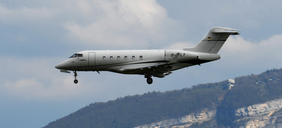 Bombardier Challenger 300