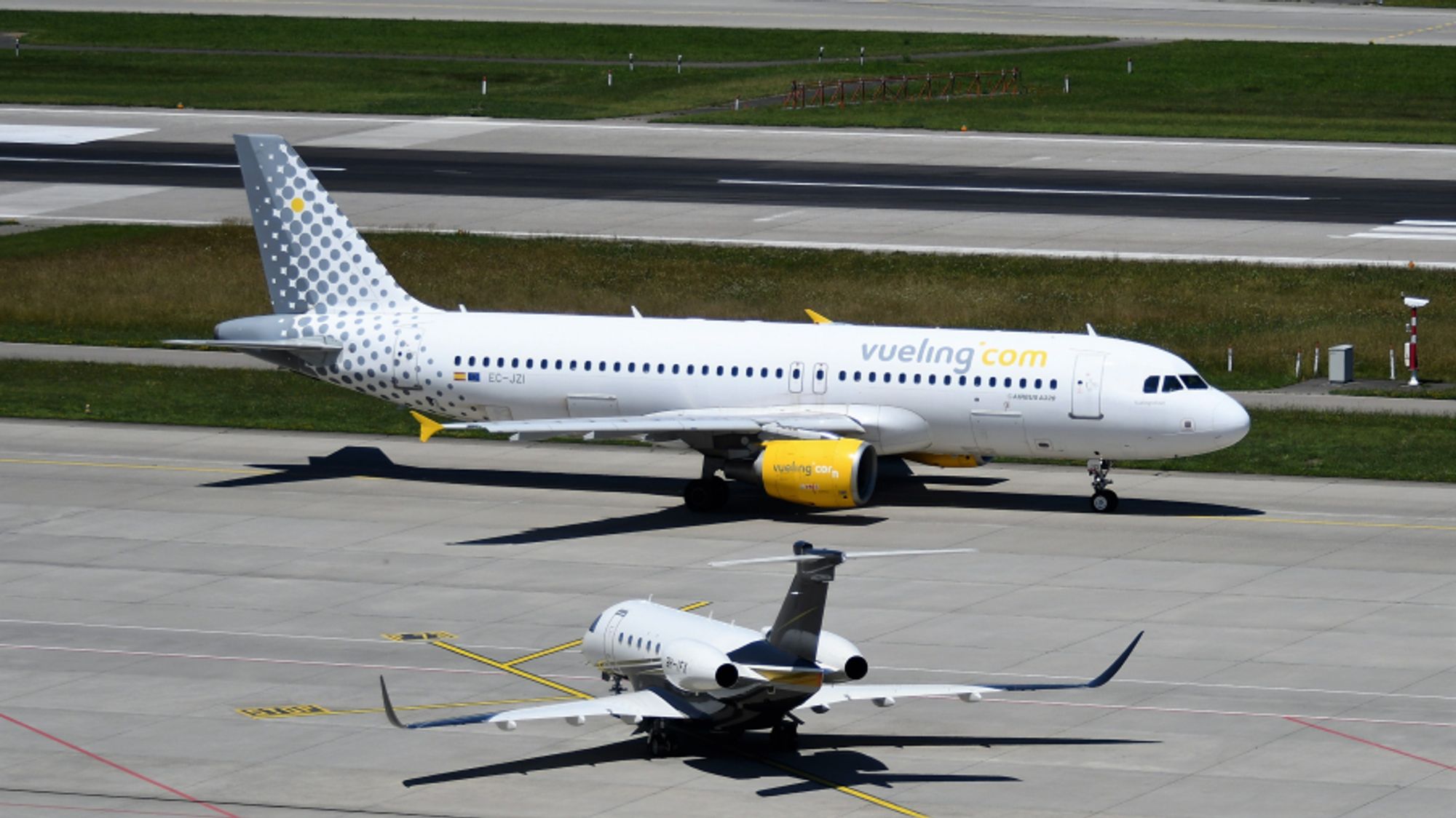 Airbus A320-214